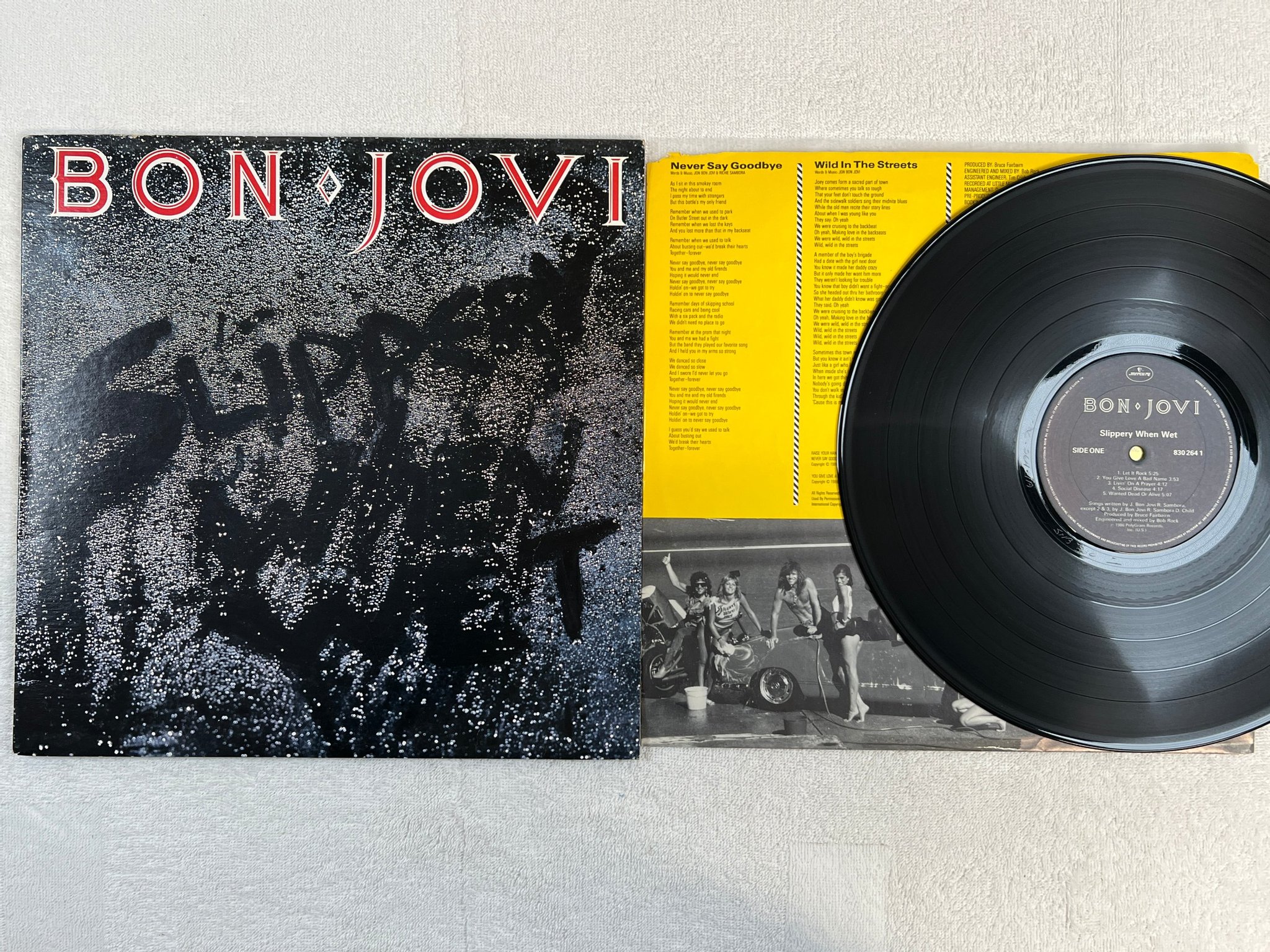 Omslagsbild för skivan BON JOVI slippery when wet LP Can MERCURY 830264 1