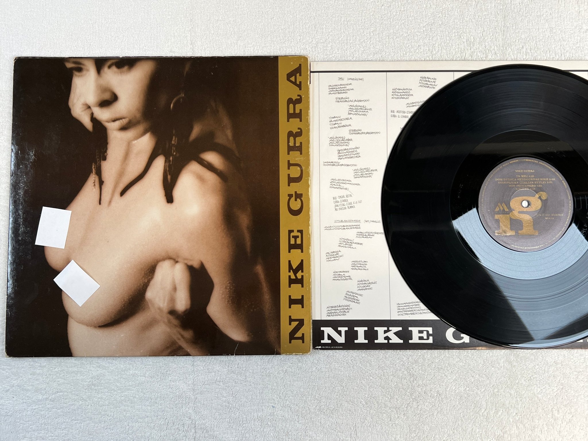 Omslagsbild för skivan NIKE GURRA hula hula LP -87 Swe MISTLUR MLR-53 new wave