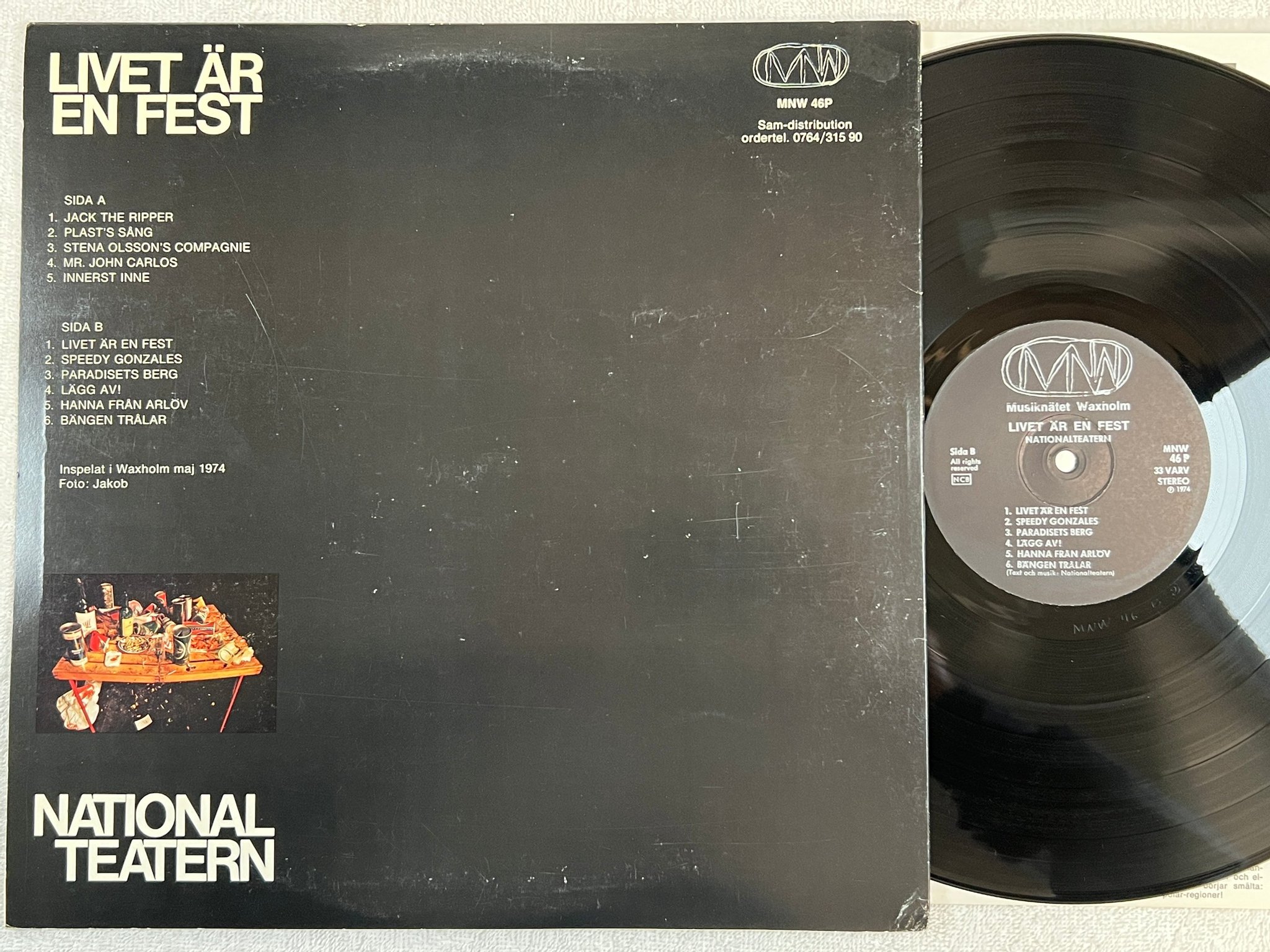 Omslagsbild för skivan NATIONALTEATERN livet är en fest LP -74 MNW 46P 