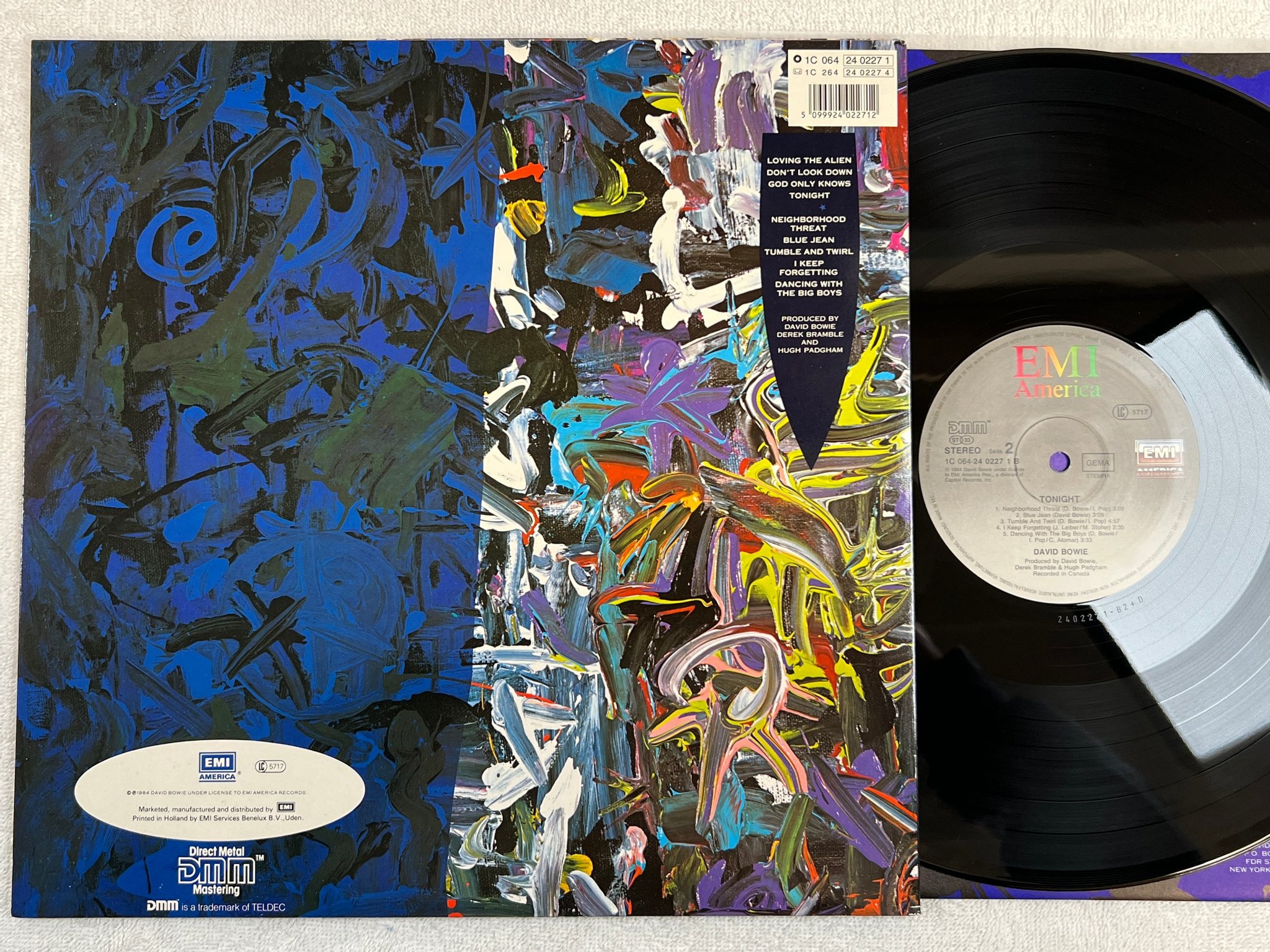 Omslagsbild för skivan DAVID BOWIE tonight LP -84 EMI AMERICA 1C 064-2402271