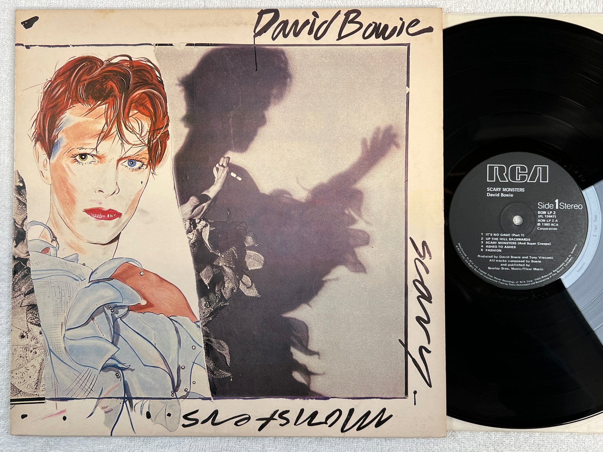Omslagsbild för skivan DAVID BOWIE scary monster LP -80 UK RCA BOW LP 2