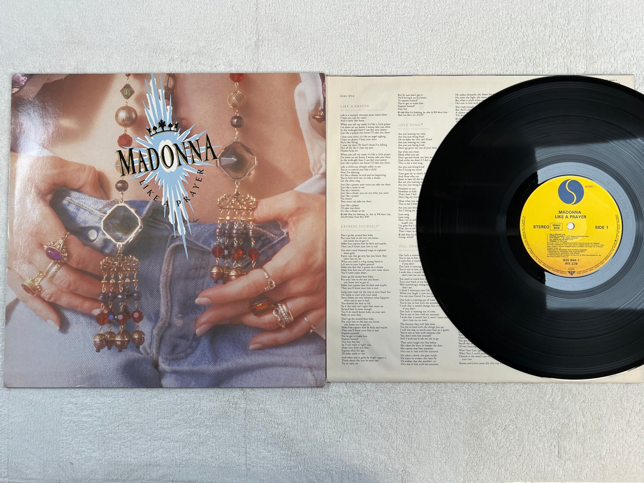 Omslagsbild för skivan MADONNA like a prayer LP -89 Ger SIRE 925 844-1