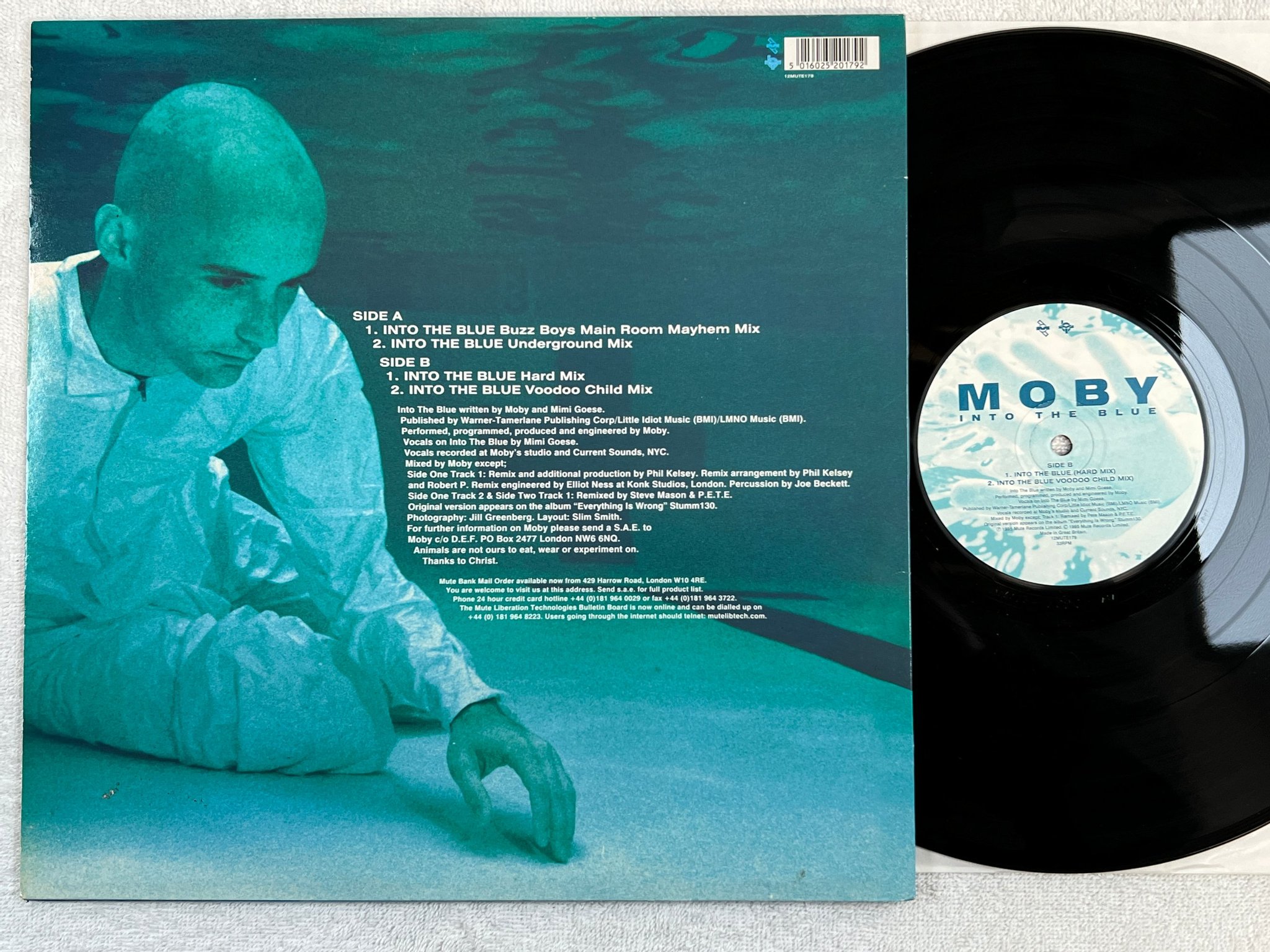 Omslagsbild för skivan MOBY into the blue 12"single -95 UK MUTE 12 MUTE 179