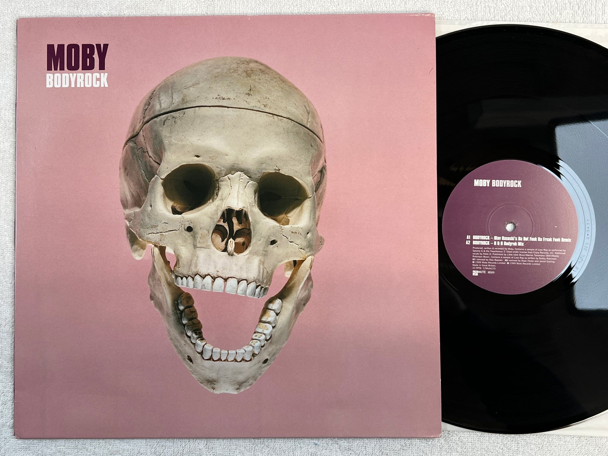 Omslagsbild för skivan MOBY bodyrock 12"single -99 UK MUTE 12 MUTE 225