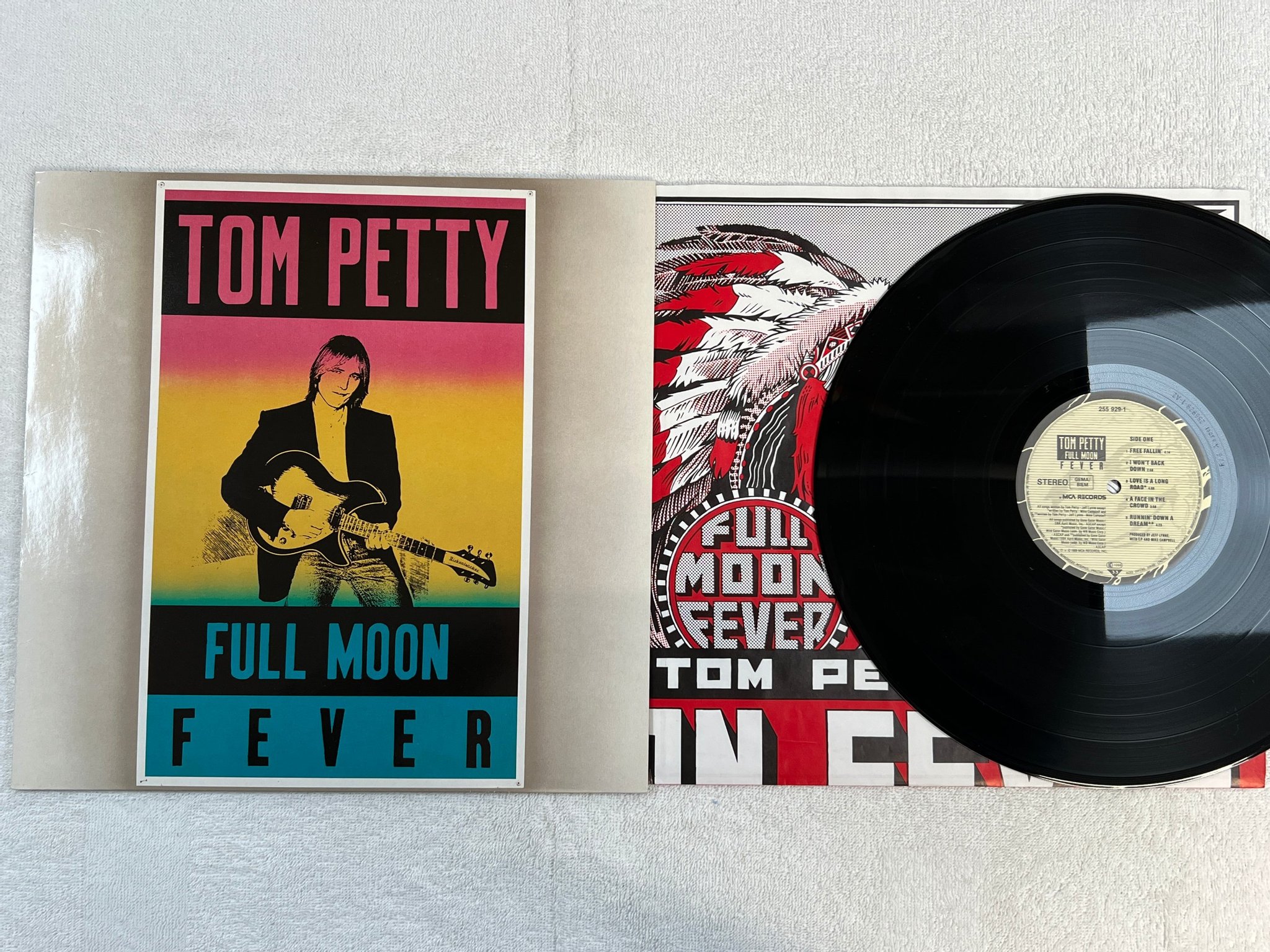 Omslagsbild för skivan TOM PETTY FULL MOON fever LP -89 Ger MCA 255 929-1 " free fallin' "