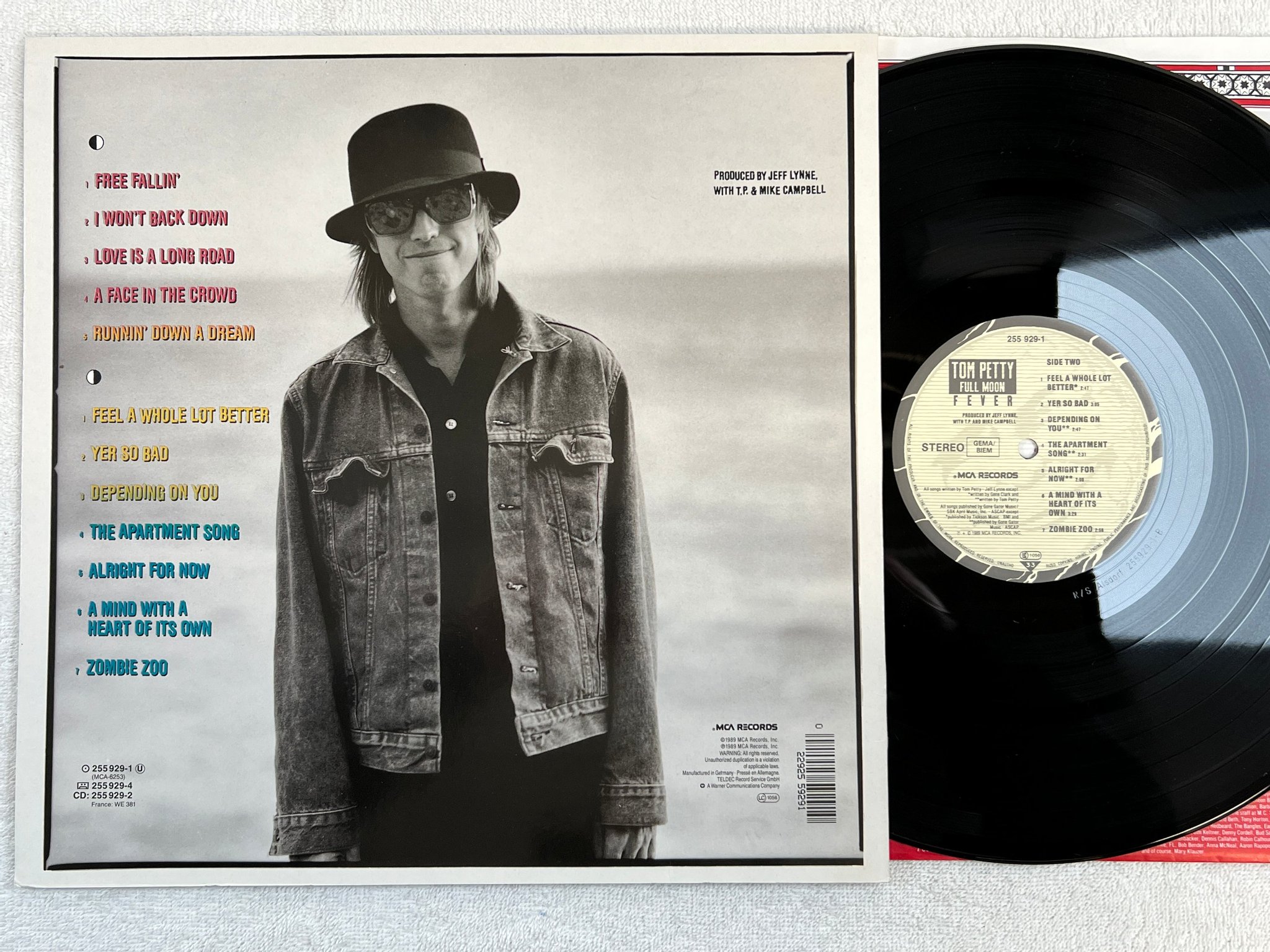Omslagsbild för skivan TOM PETTY FULL MOON fever LP -89 Ger MCA 255 929-1 " free fallin' "