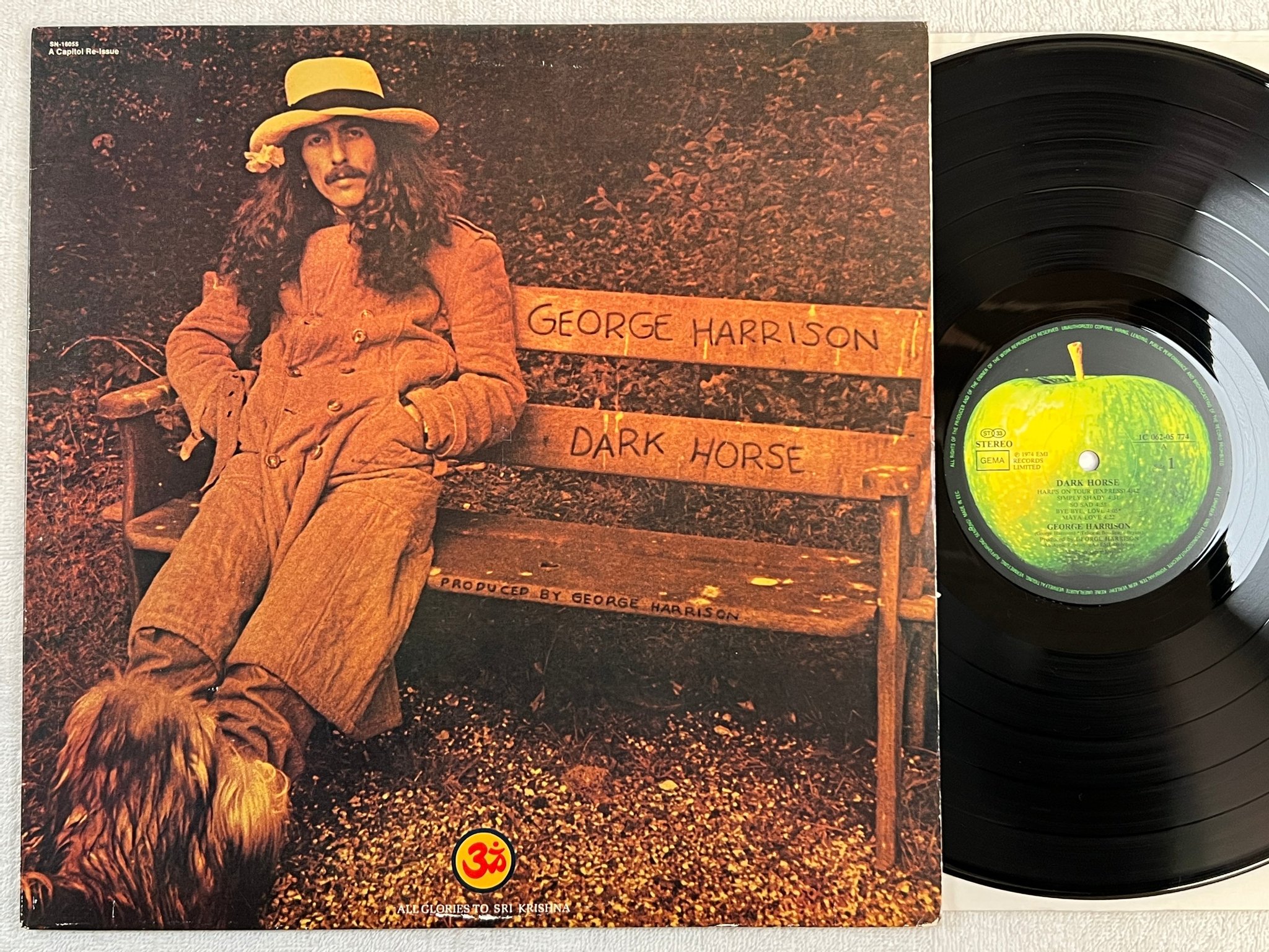 Omslagsbild för skivan GEORGE HARRISON dark horse LP -74 Ger APPLE 1C 062-05774