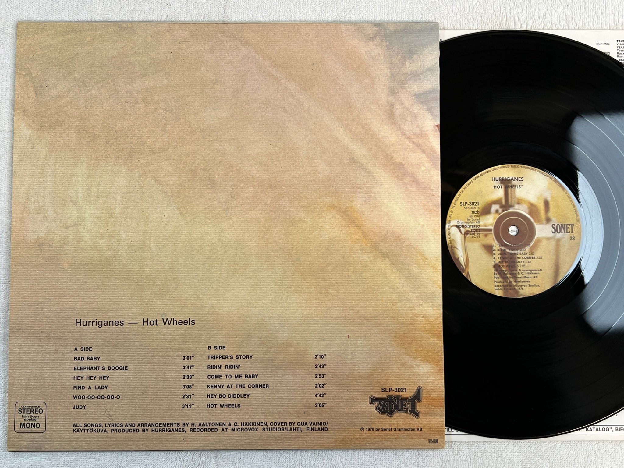 Omslagsbild för skivan HURRIGANES hot wheels LP -76 ncb SONET SLP 3021