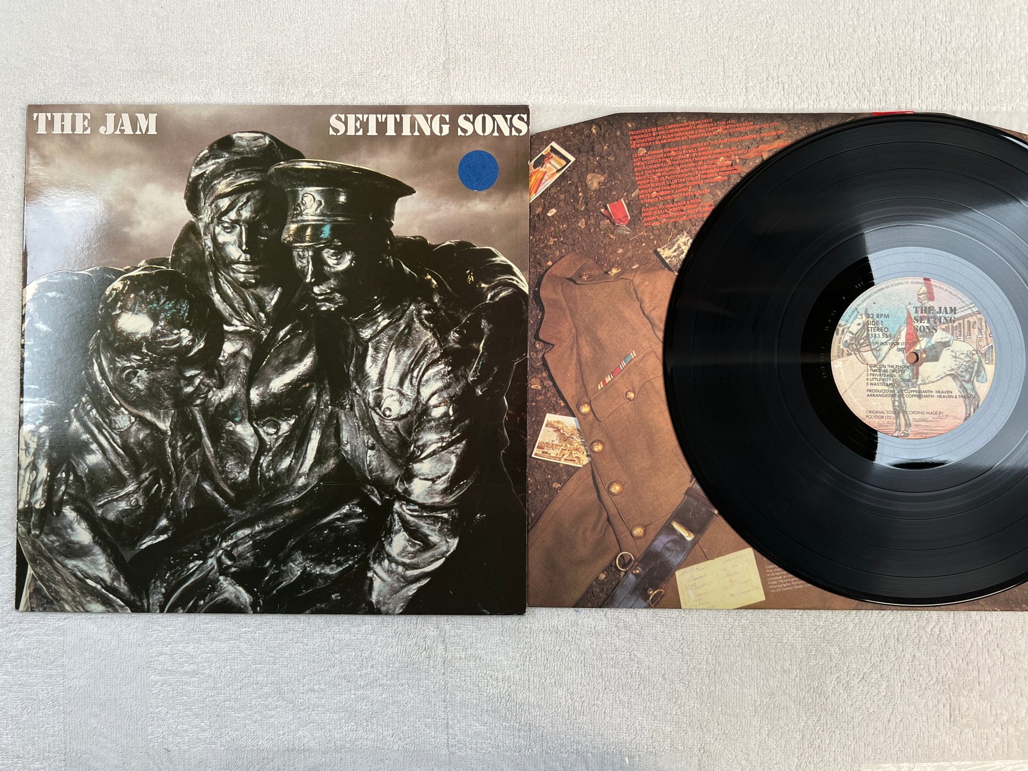 Omslagsbild för skivan THE JAM setting sons LP -79 ncb POLYDOR 2383 559 