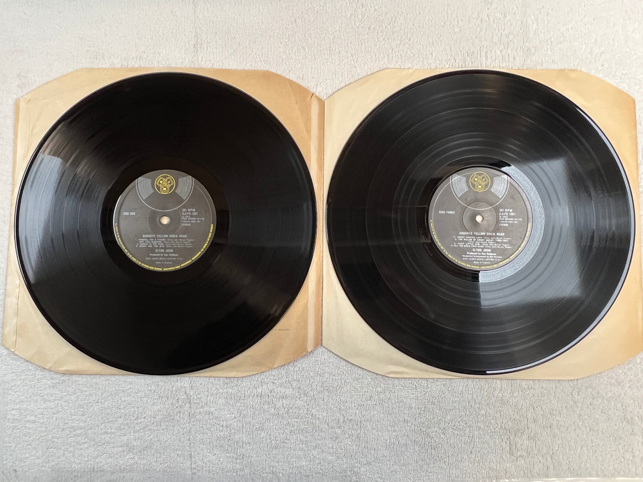 Omslagsbild för skivan ELTON JOHN goodbye yellow brick road 2xLP -73 UK DJM DJLPD 1001 