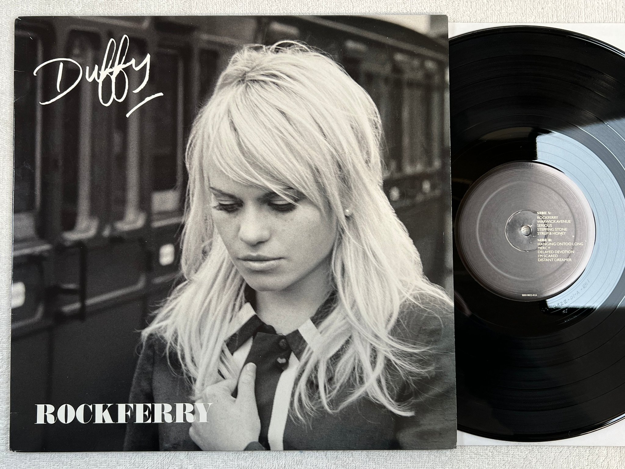 Omslagsbild för skivan DUFFY rockferry LP 2008 US MERCURY B0010822-01