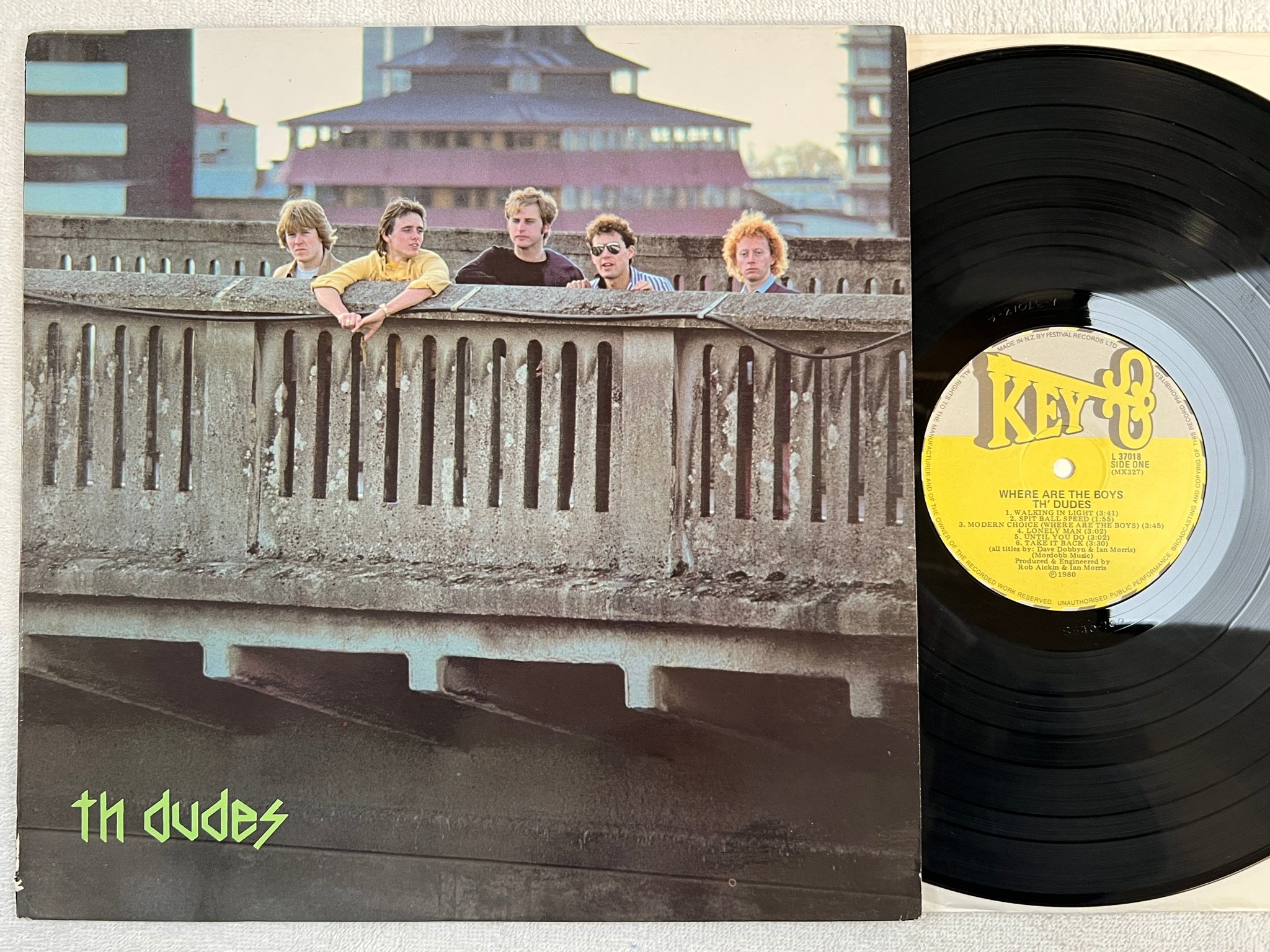 Omslagsbild för skivan TH' DUDES where are the boys LP -80 New Zealand KEY L 37018 rare !!