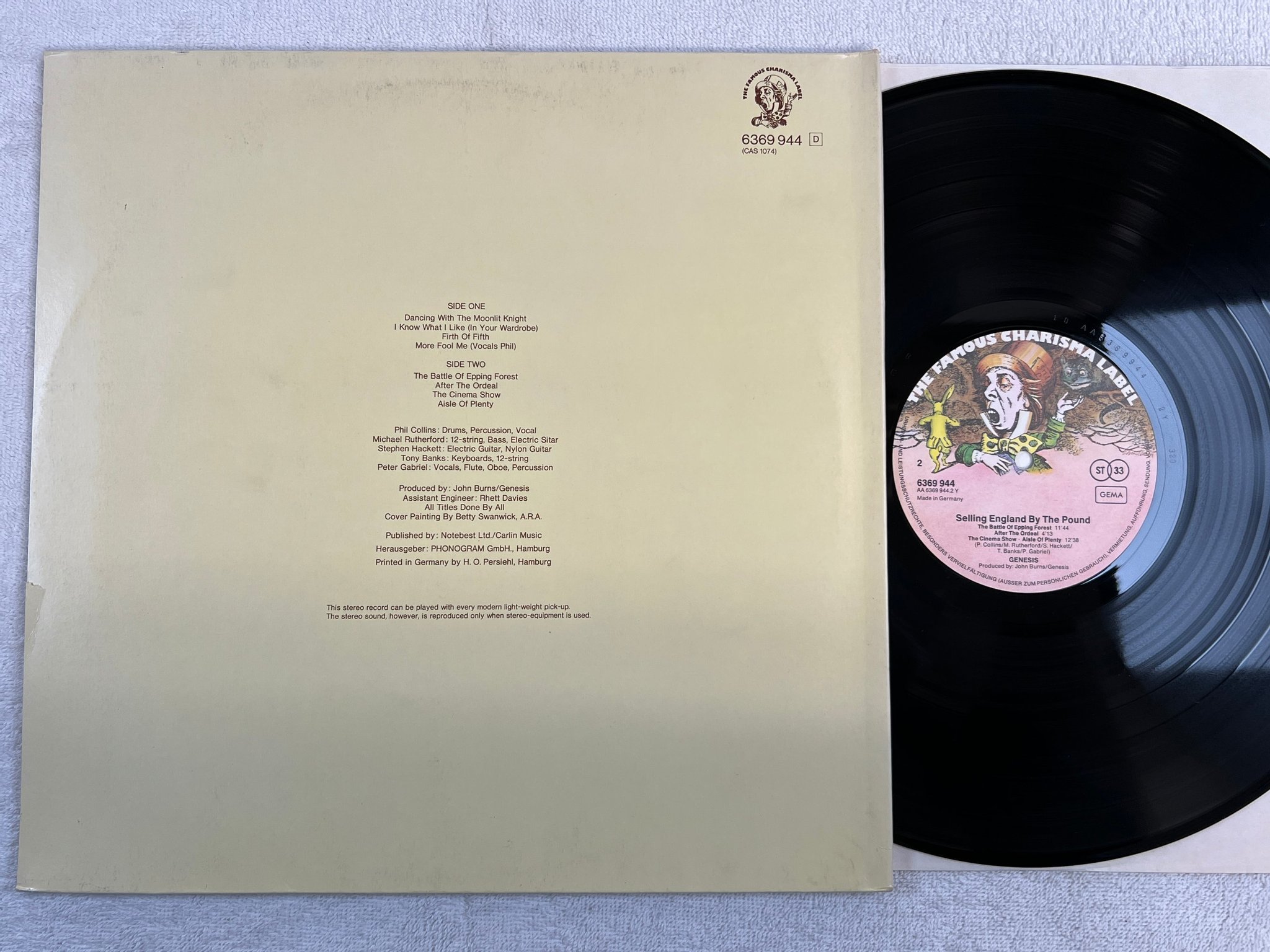 Omslagsbild för skivan GENESIS selling England by the pound LP Ger FAMOUS CHARISMA 6369 944