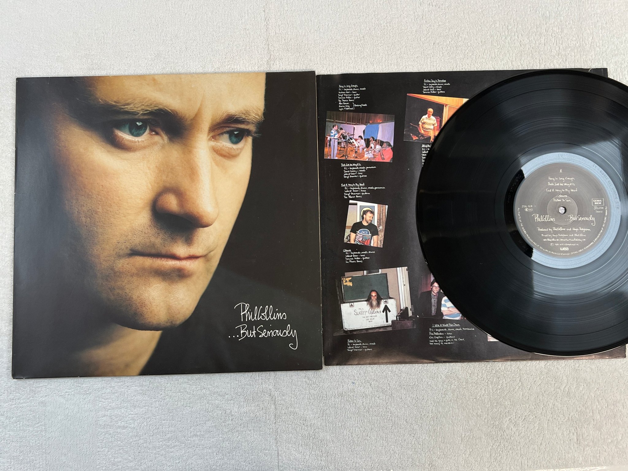 Omslagsbild för skivan PHIL COLLINS ---but seriously LP -89 Ger WEA 256919-1 "another day in paradise"