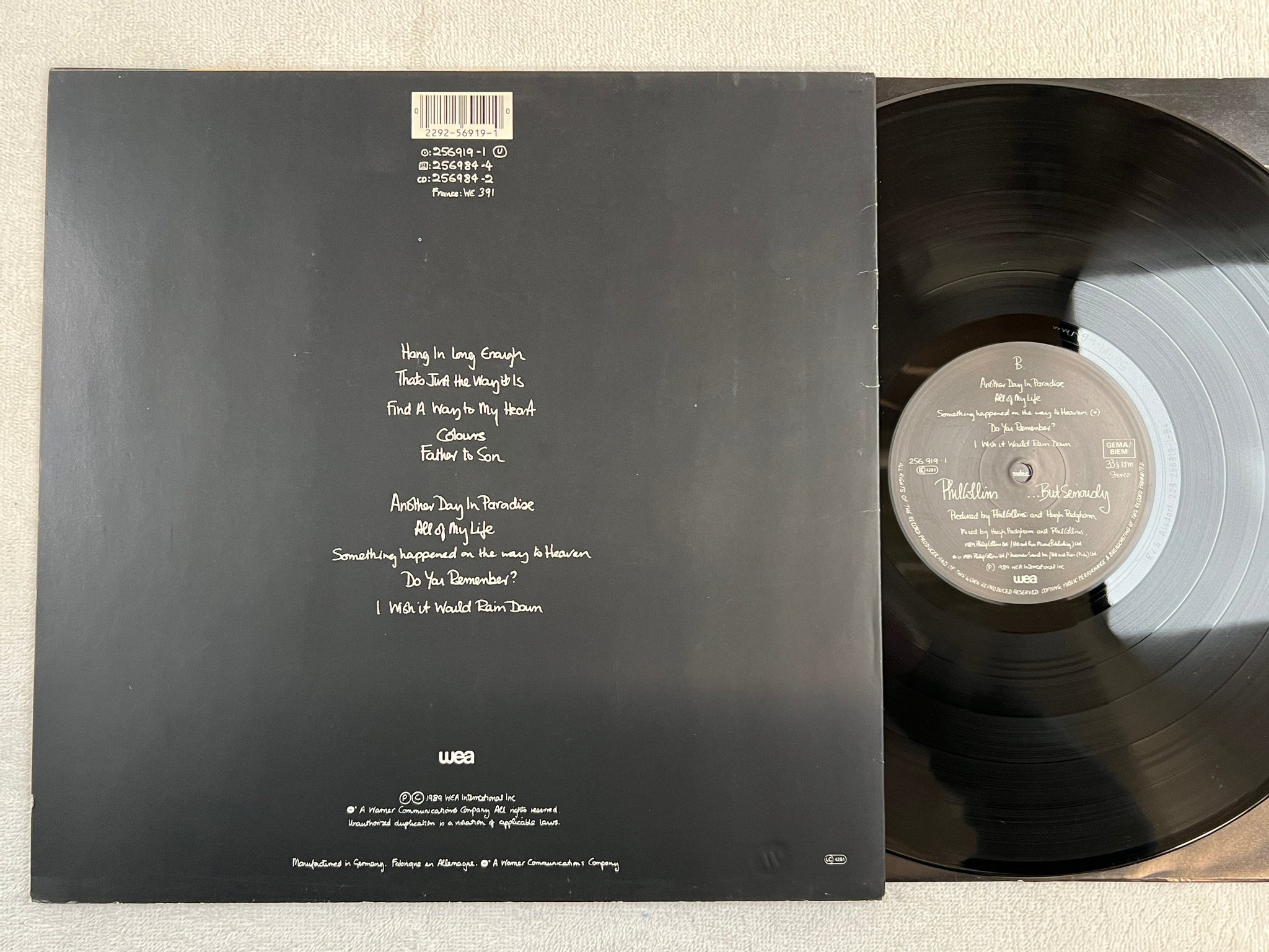 Omslagsbild för skivan PHIL COLLINS ---but seriously LP -89 Ger WEA 256919-1 "another day in paradise"