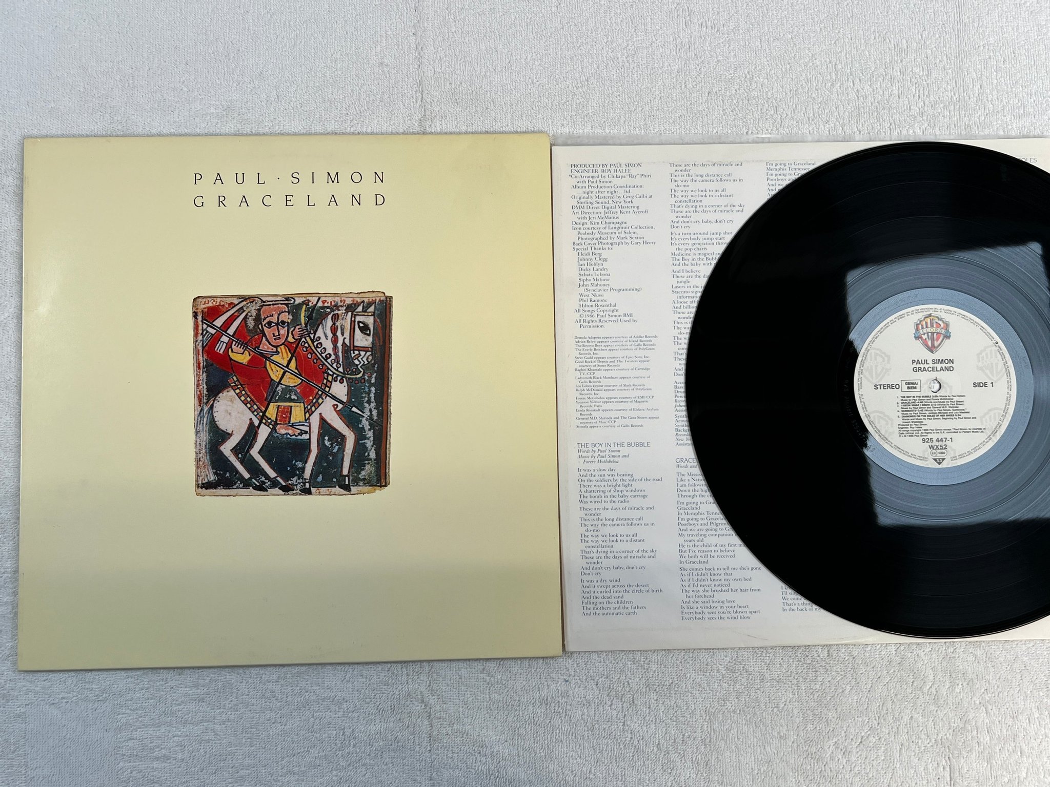 Omslagsbild för skivan PAUL SIMON graceland LP -86 Ger WARNER 925 447-1