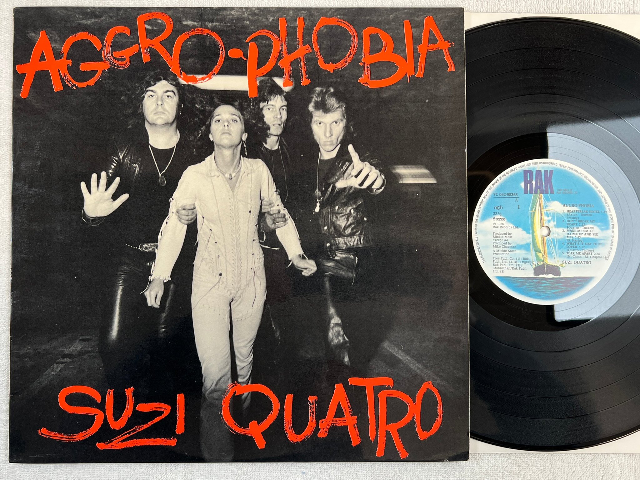 Omslagsbild för skivan SUZI QUATRO aggro-phobia LP -76 ncb RAK 7C 062-98363