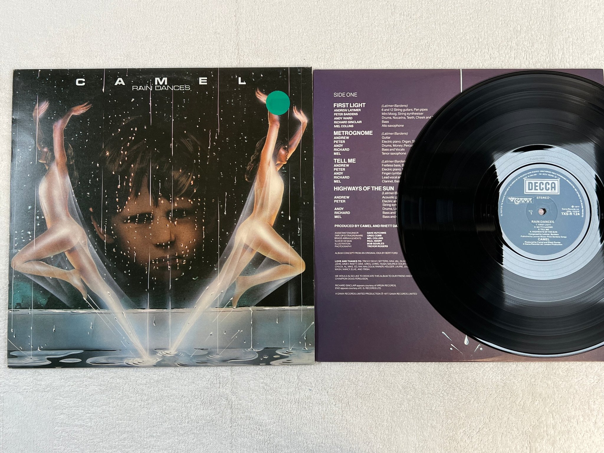 Omslagsbild för skivan CAMEL rain dances LP -77 UK DECCA TXS-R 124