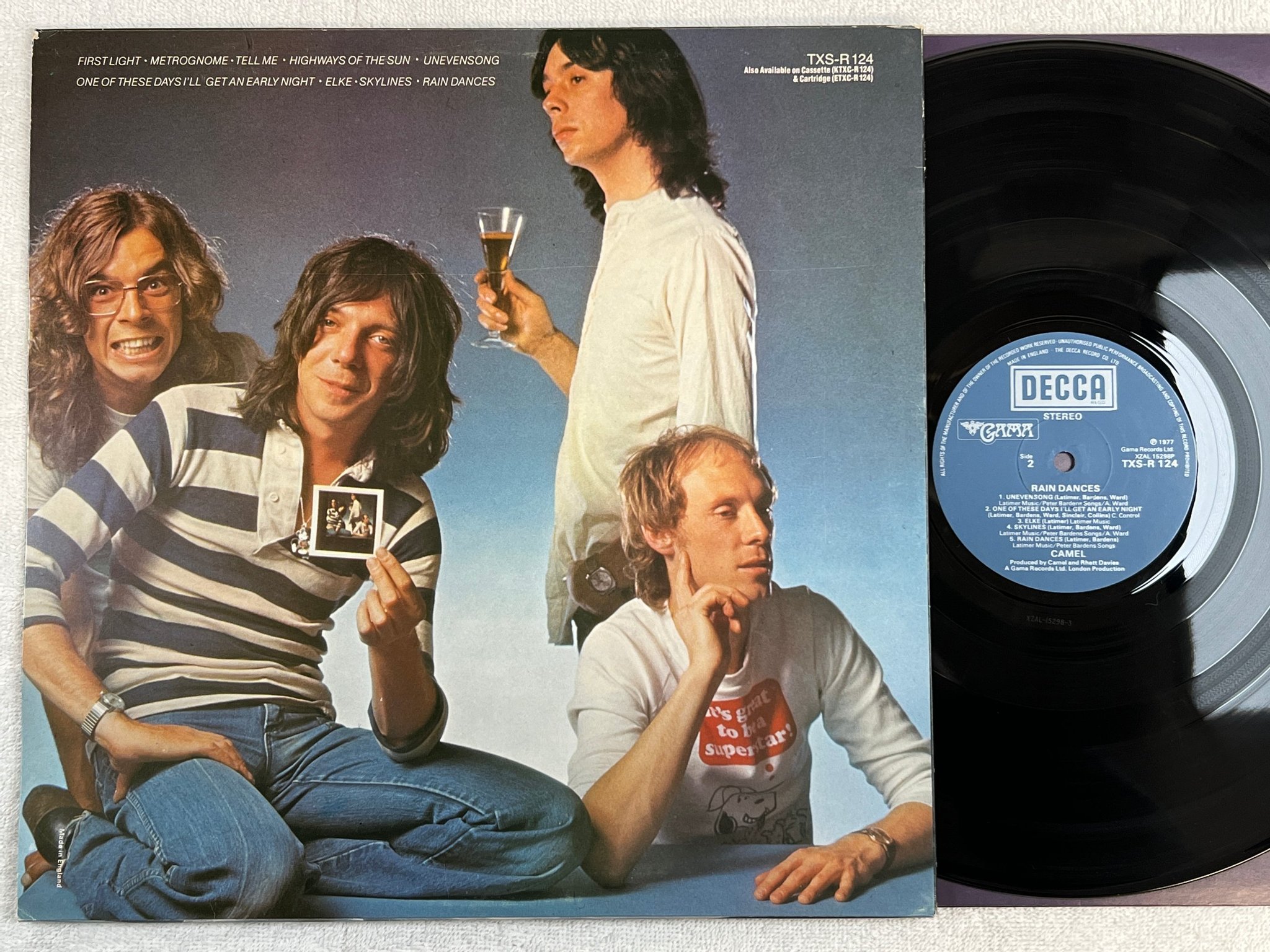 Omslagsbild för skivan CAMEL rain dances LP -77 UK DECCA TXS-R 124