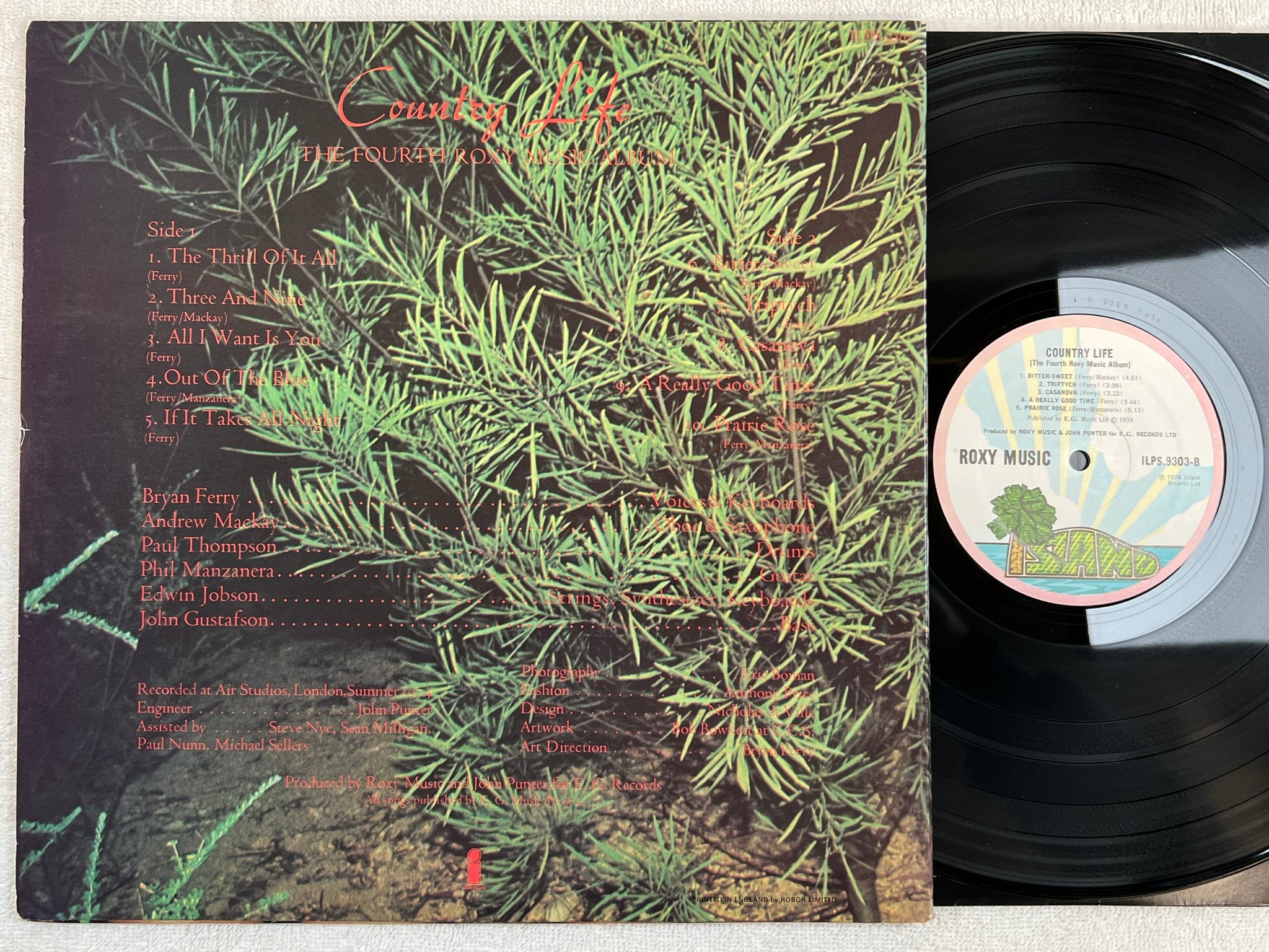Omslagsbild för skivan ROXY MUSIC country life LP -74 UK ISLAND ILPS 9303