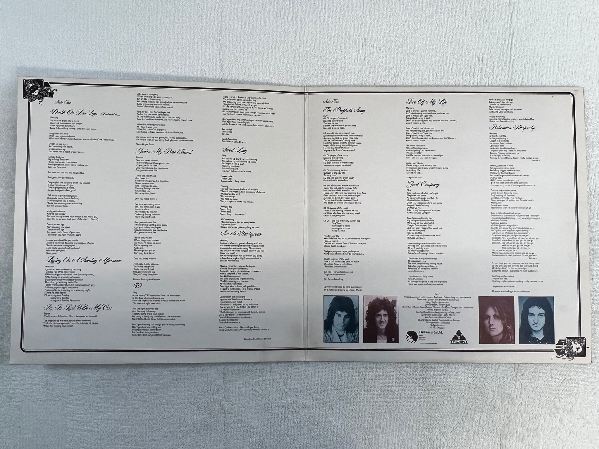 Omslagsbild för skivan QUEEN a night at the opera LP -75 UK EMI EMTC 103