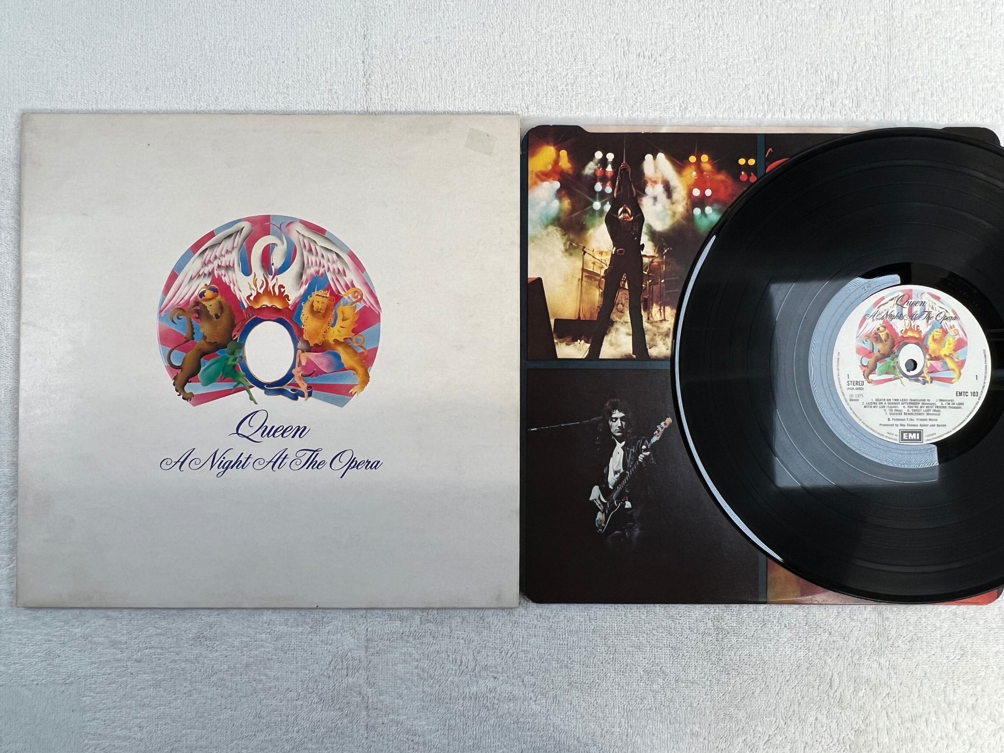 Omslagsbild för skivan QUEEN a night at the opera LP -75 UK EMI EMTC 103