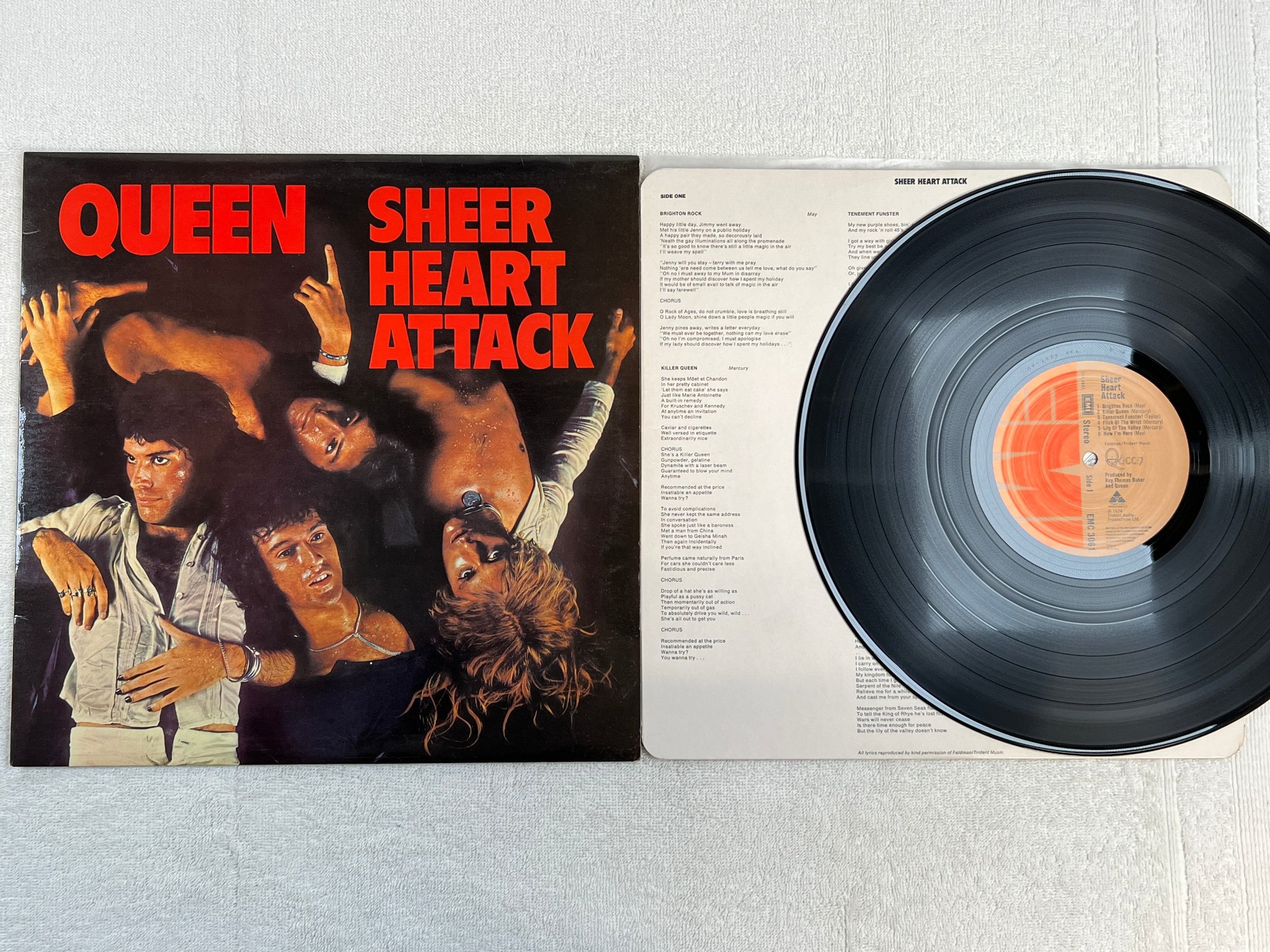 Omslagsbild för skivan QUEEN sheer heart attack LP -74 UK EMI EMC 3061