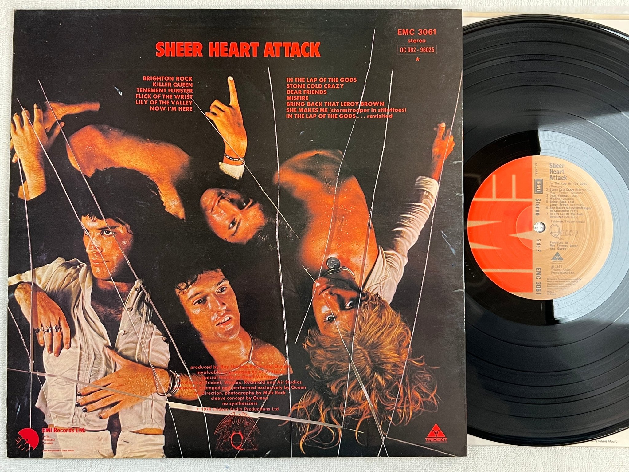 Omslagsbild för skivan QUEEN sheer heart attack LP -74 UK EMI EMC 3061