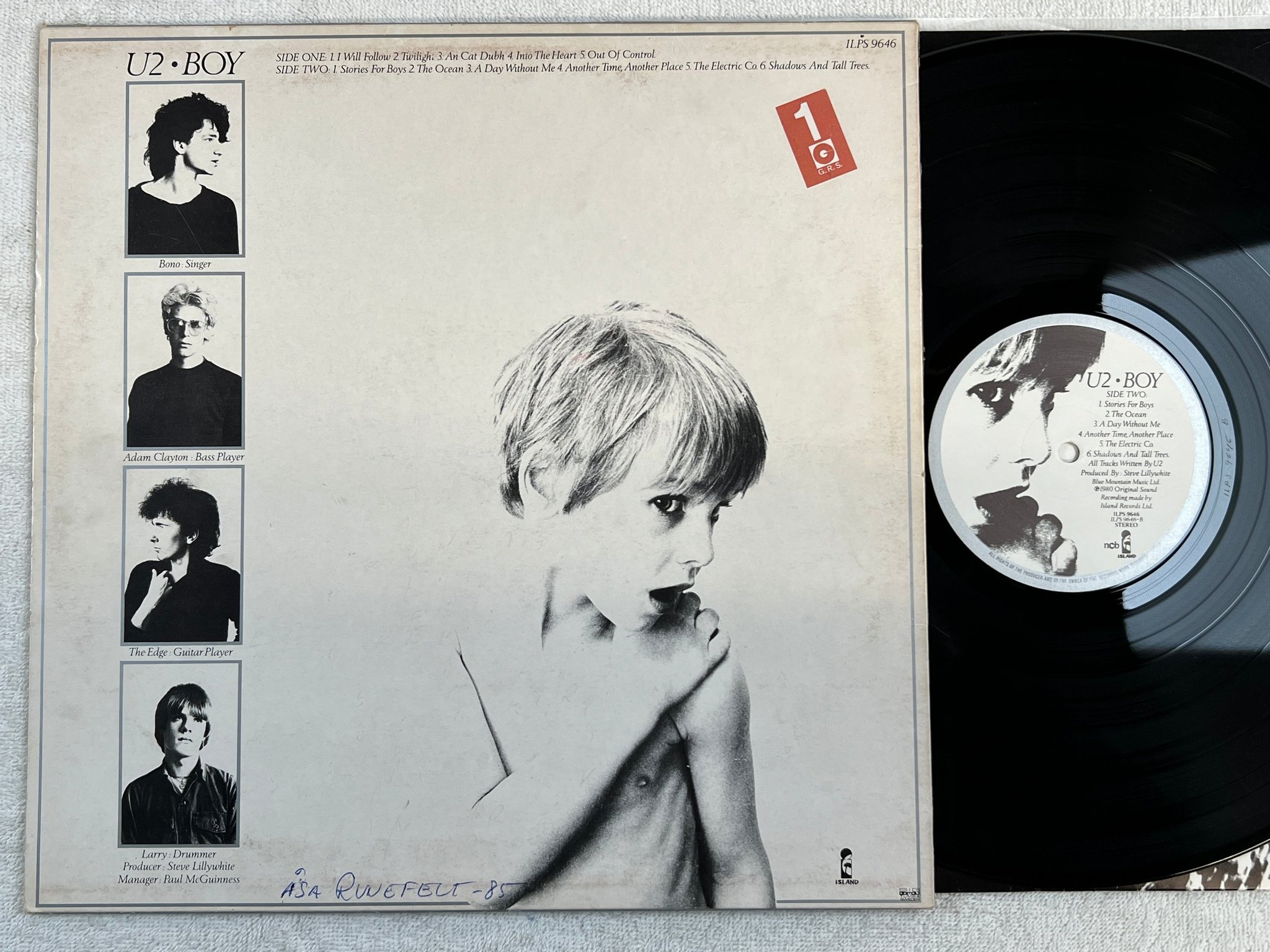 Omslagsbild för skivan U2 boy LP -80 ncb ISLAND ILPS 9646