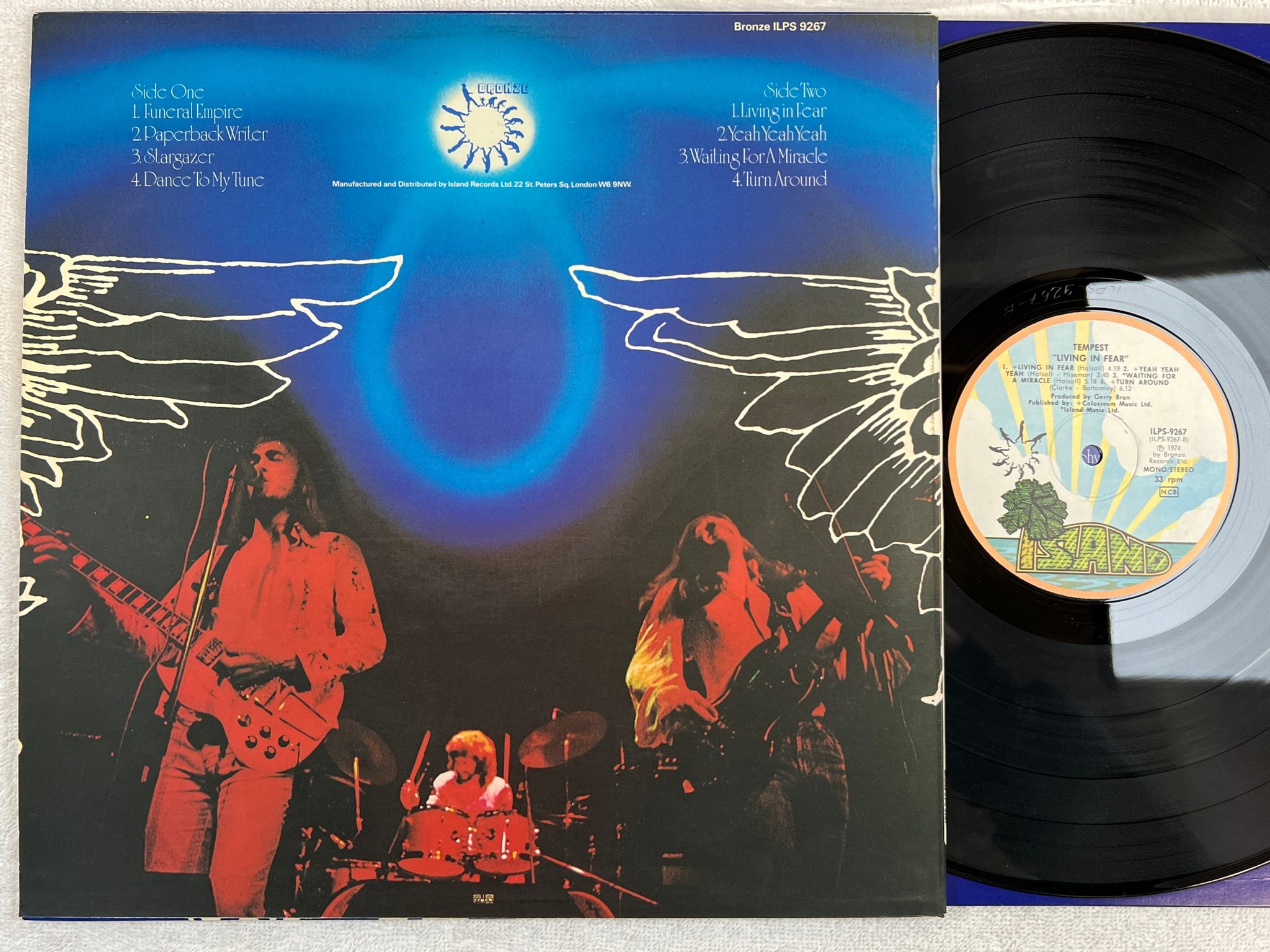 Omslagsbild för skivan TEMPEST living in fear LP -74 ncb ISLAND ILPS 9267