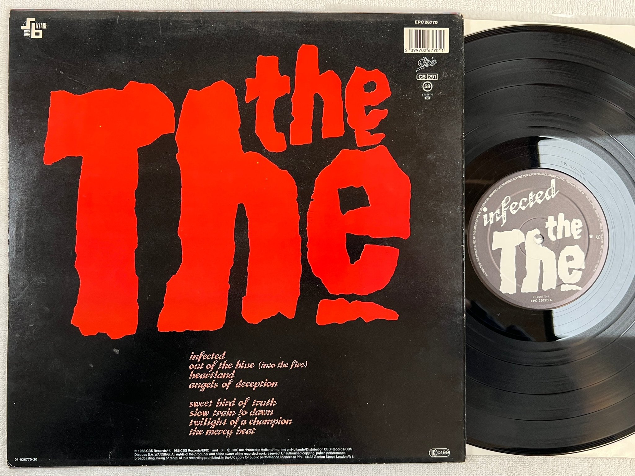 Omslagsbild för skivan THE THE infected LP -86 Hol EPIC EPC 26770 