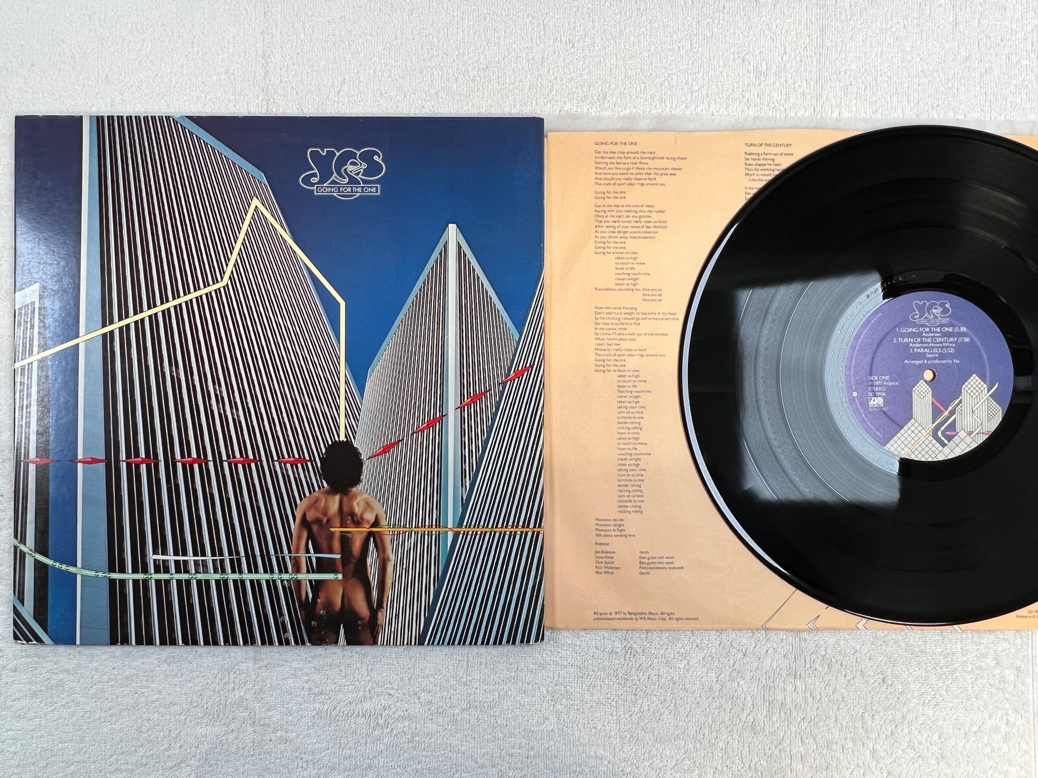 Omslagsbild för skivan YES going for the one LP -77 US ATLANTIC SD 19106