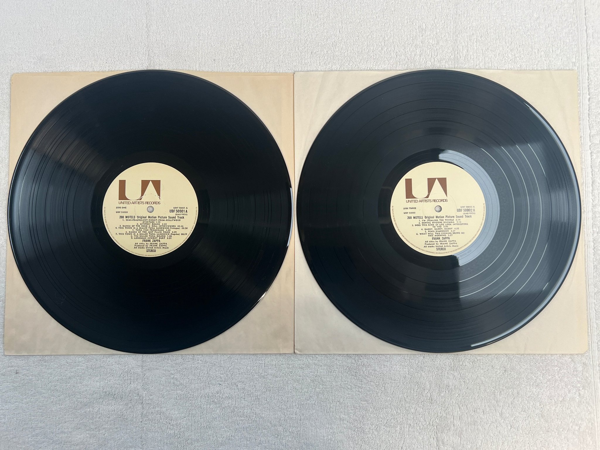Omslagsbild för skivan FRANK ZAPPA 200 motels 2xLP -71 UK UNITED UDF 50002