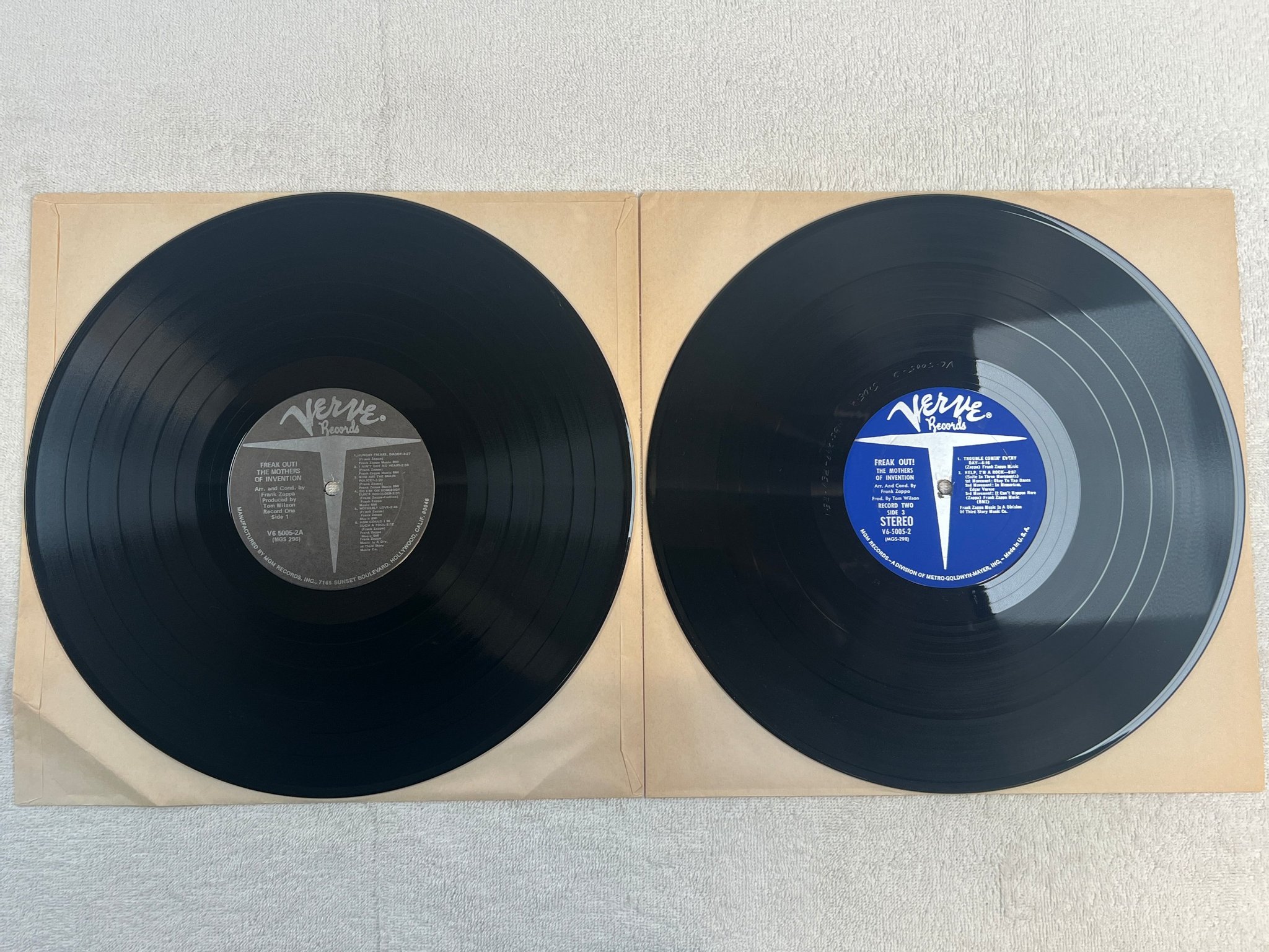 Omslagsbild för skivan THE MOTHERS OF INVENTION freak out! 2xLP re 72/76 US VERVE V6 5005-2