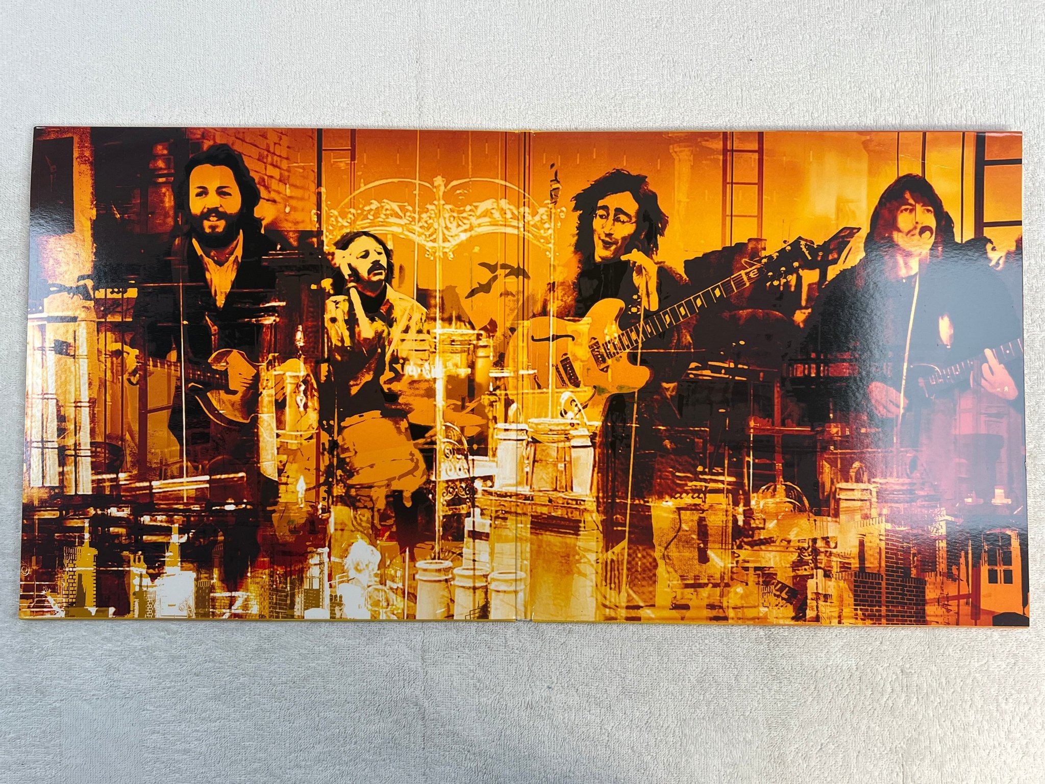 Omslagsbild för skivan THE BEATLES love 2xLP 2007 APPLE 0946 379 808 11