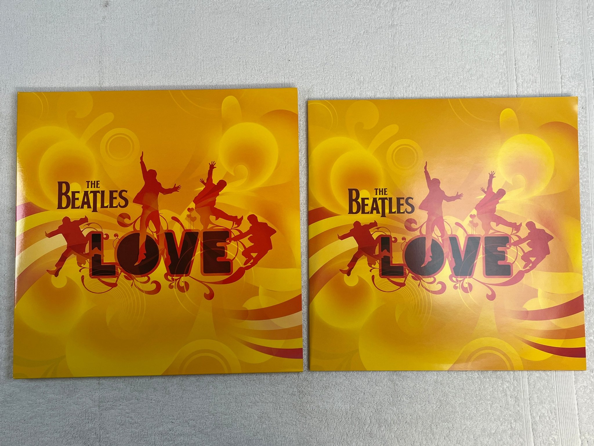 Omslagsbild för skivan THE BEATLES love 2xLP 2007 APPLE 0946 379 808 11