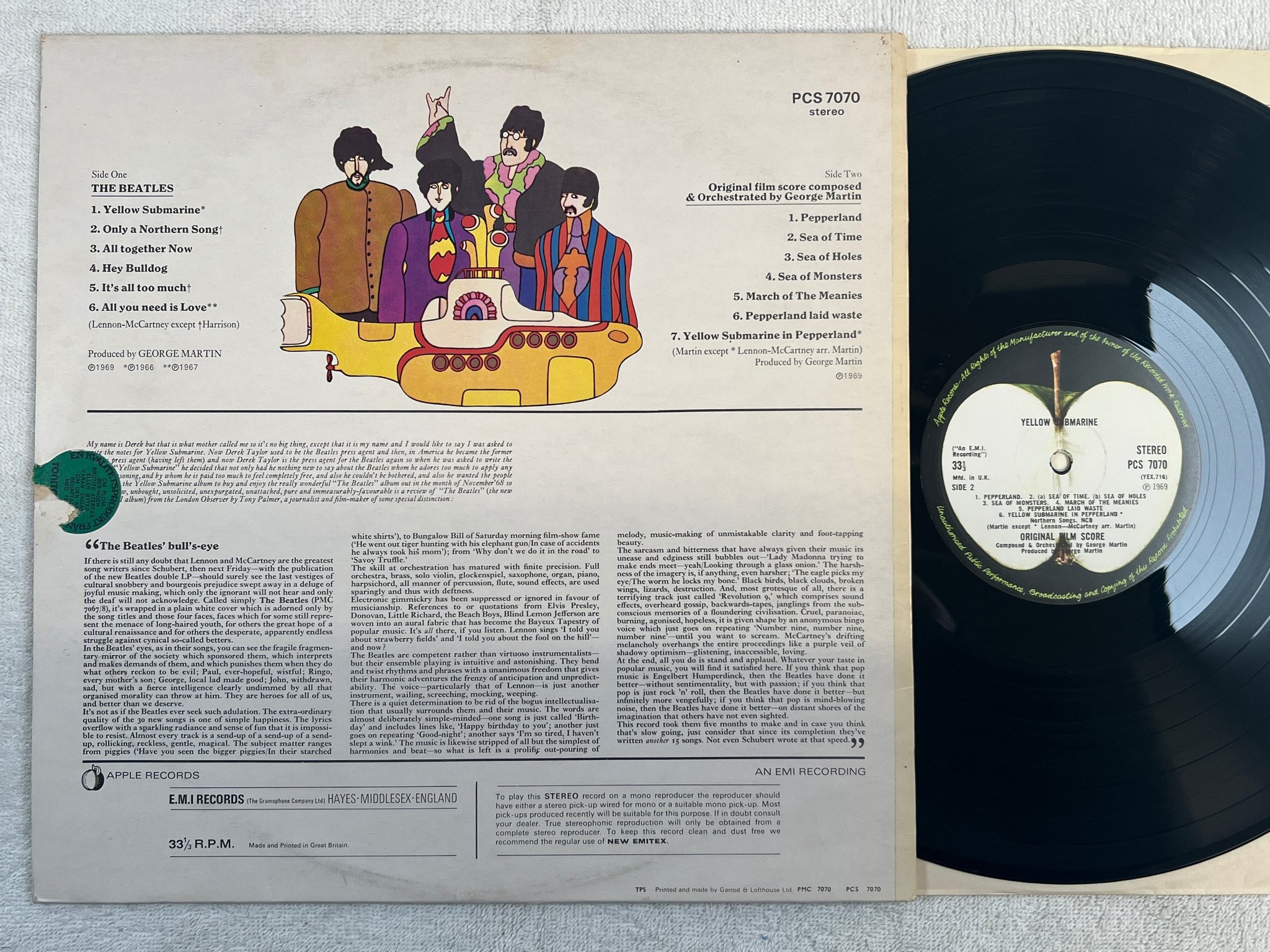 Omslagsbild för skivan THE BEATLES yellow submarine LP  UK APPLE PCS 7070 