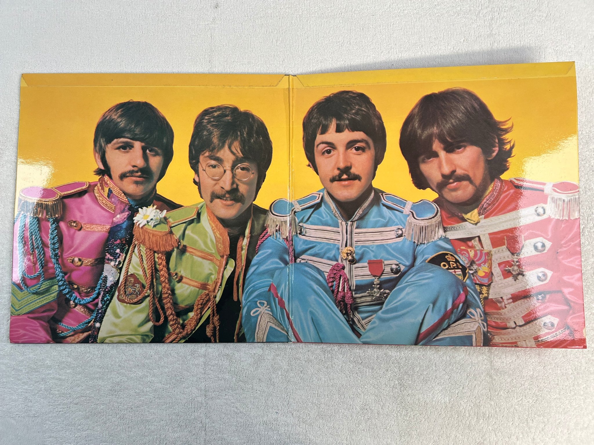 Omslagsbild för skivan THE BEATLES Sgt Pepper's lonely hearts club band LP -67 UK PARLOPHONE PCS 7027