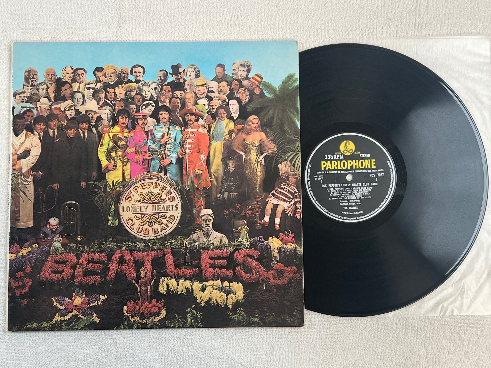 Omslagsbild för skivan THE BEATLES Sgt Pepper's lonely hearts club band LP -67 UK PARLOPHONE PCS 7027
