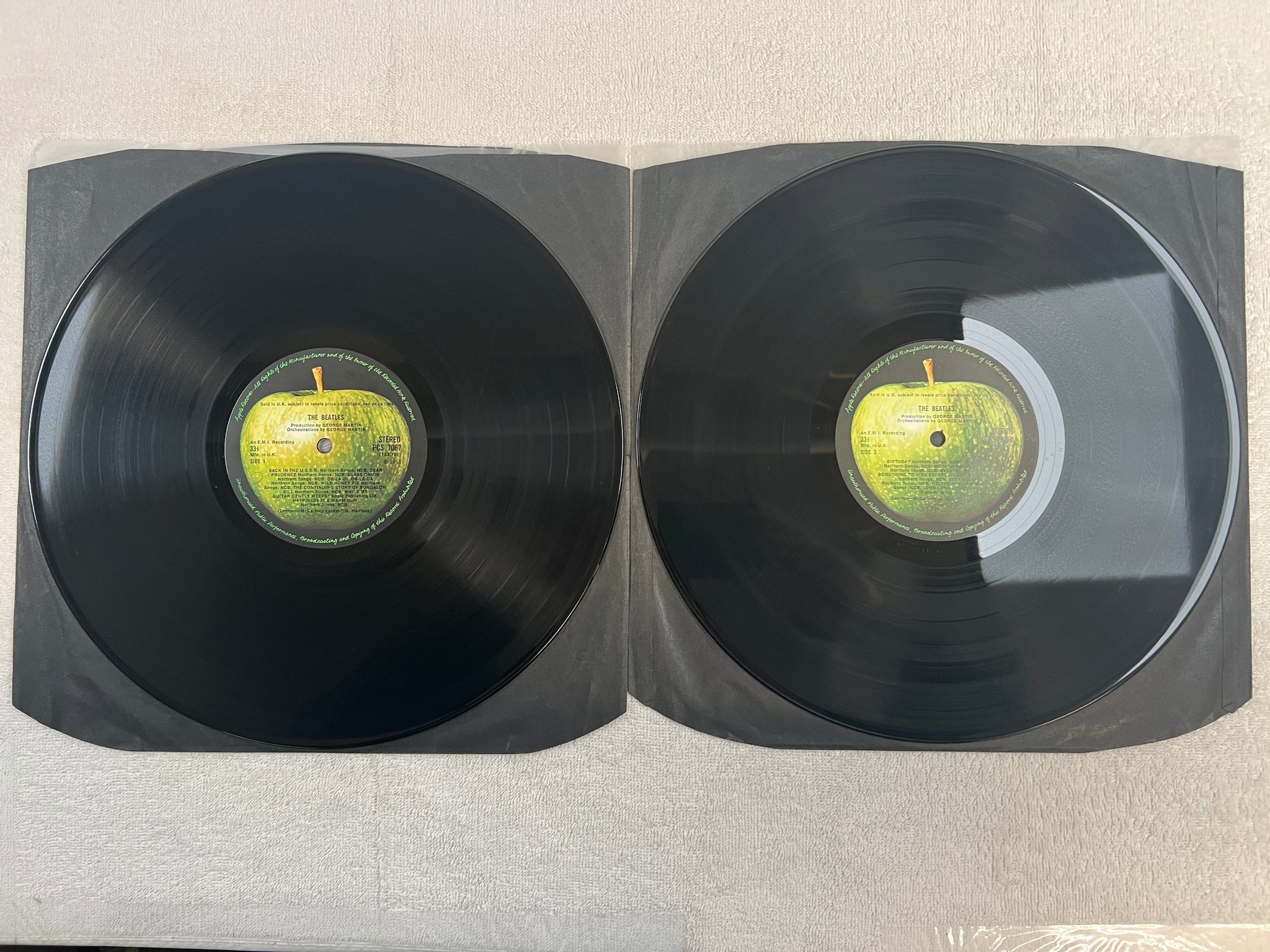 Omslagsbild för skivan THE BEATLES white album 2xLP -68 UK APPLE PCS 7067 + poster & 4 pictures 
