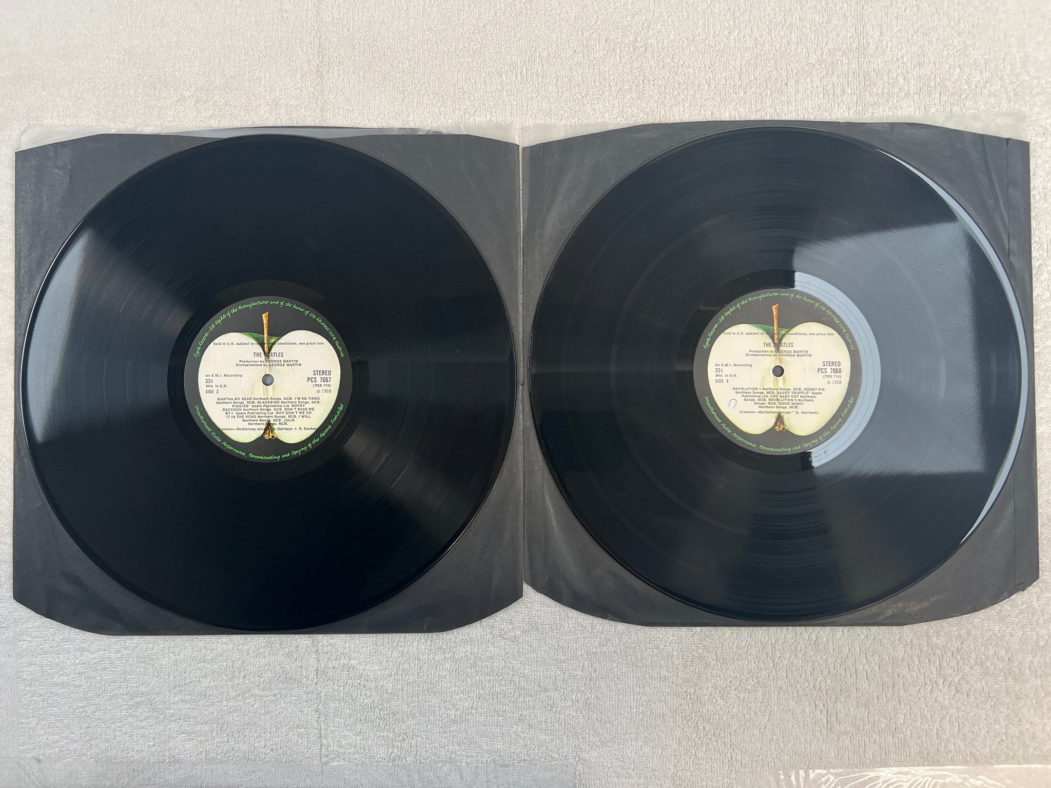 Omslagsbild för skivan THE BEATLES white album 2xLP -68 UK APPLE PCS 7067 + poster & 4 pictures 