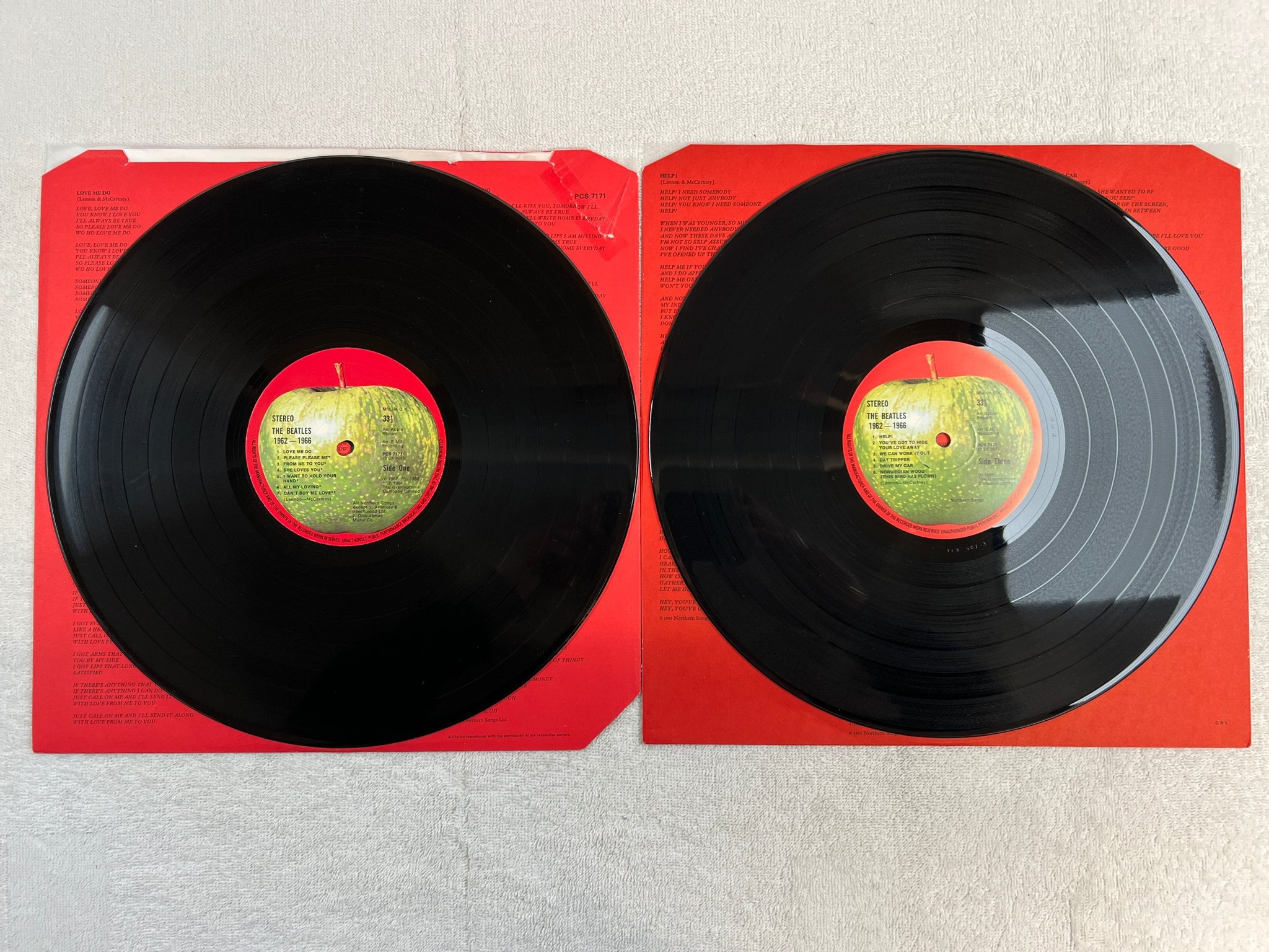 Omslagsbild för skivan THE BEATLES 1962 - 1966 2xLP UK APPLE PCS 7172