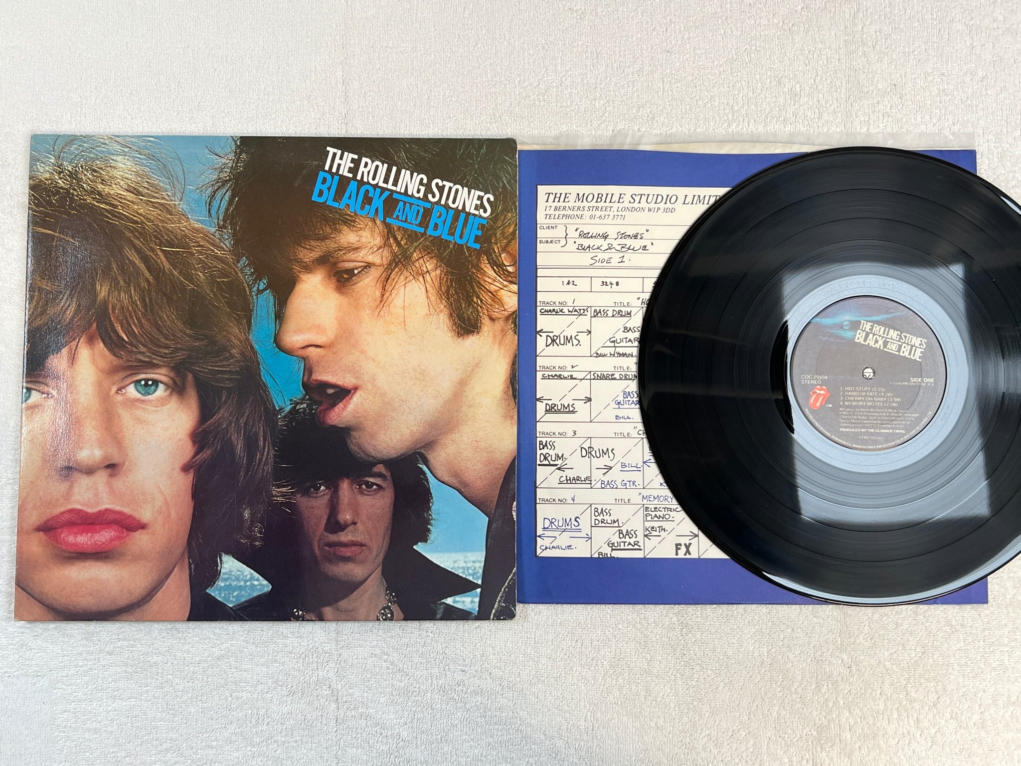 Omslagsbild för skivan THE ROLLING STONES black & blue LP -76 Can COC 79104
