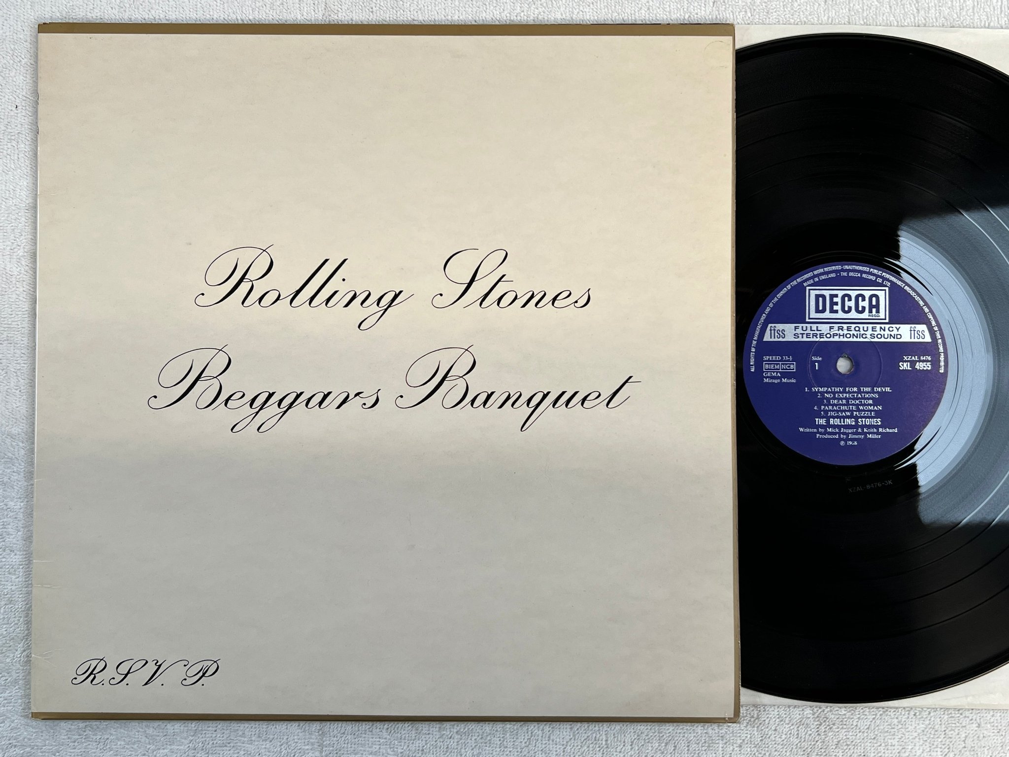 Omslagsbild för skivan THE ROLLING STONES beggars banquet LP UK DECCA SKL 4955