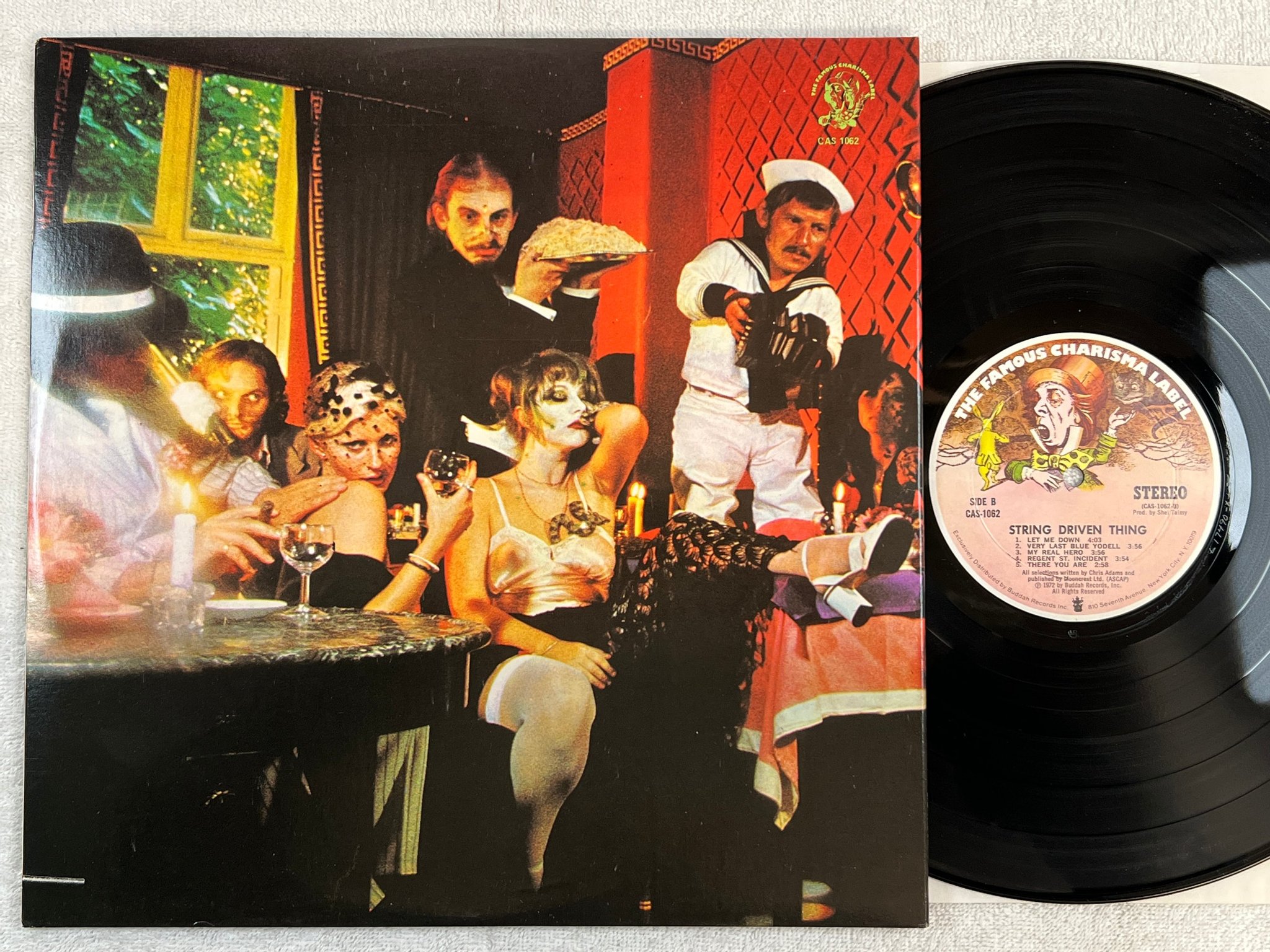 Omslagsbild för skivan STRING DRIVEN THING s/t LP -72 US FAMOUS CHARISMA CAS-1062