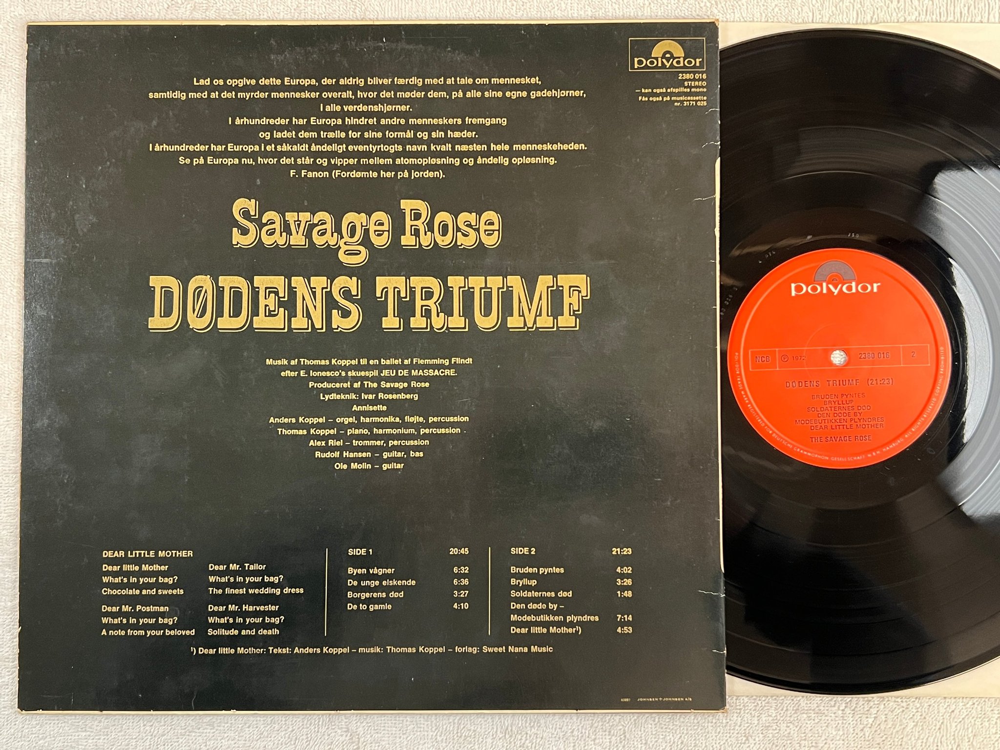 Omslagsbild för skivan THE SAVAGE ROSE dødens triumf LP ncb POLYDOR 2380016