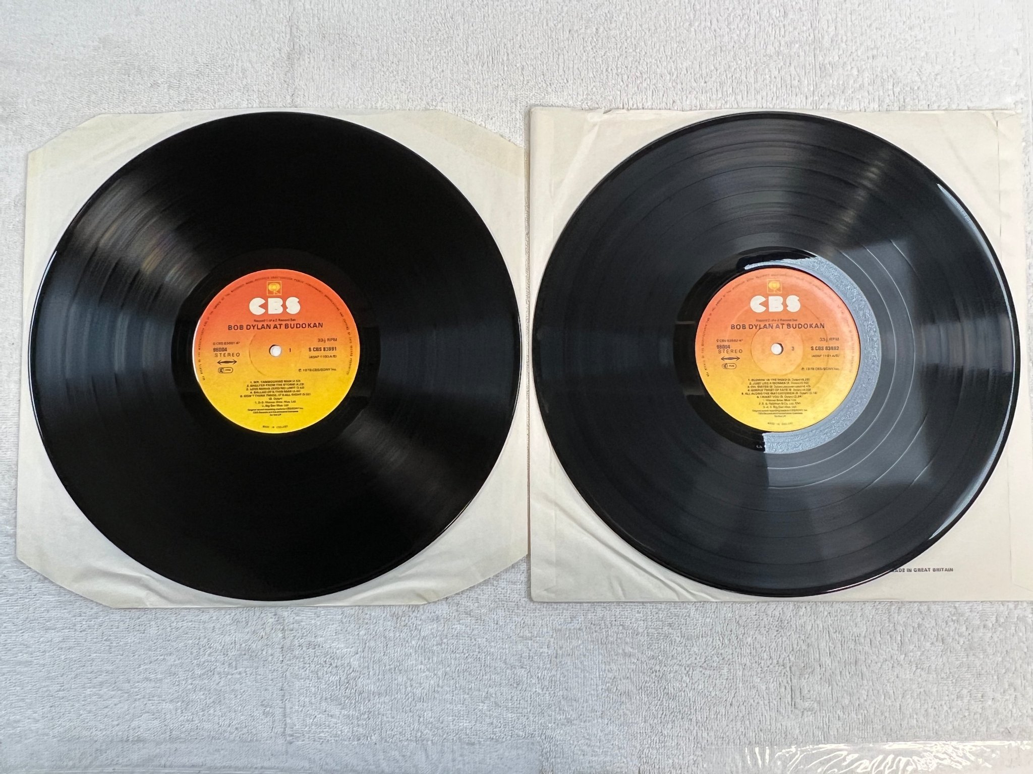 Omslagsbild för skivan BOB DYLAN at budokan 2xLP -78 UK CBS S CBS 83692 + poster