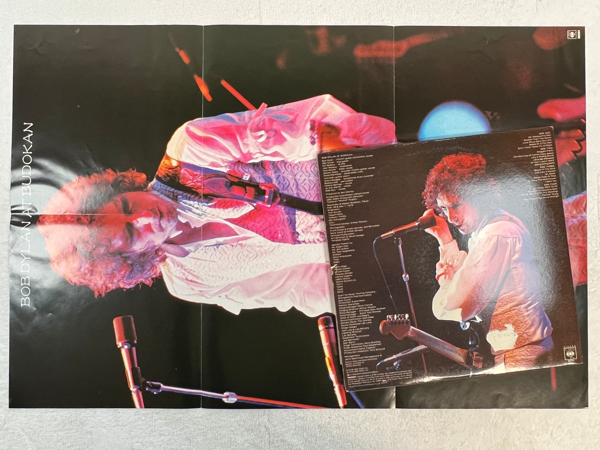 Omslagsbild för skivan BOB DYLAN at budokan 2xLP -78 UK CBS S CBS 83692 + poster