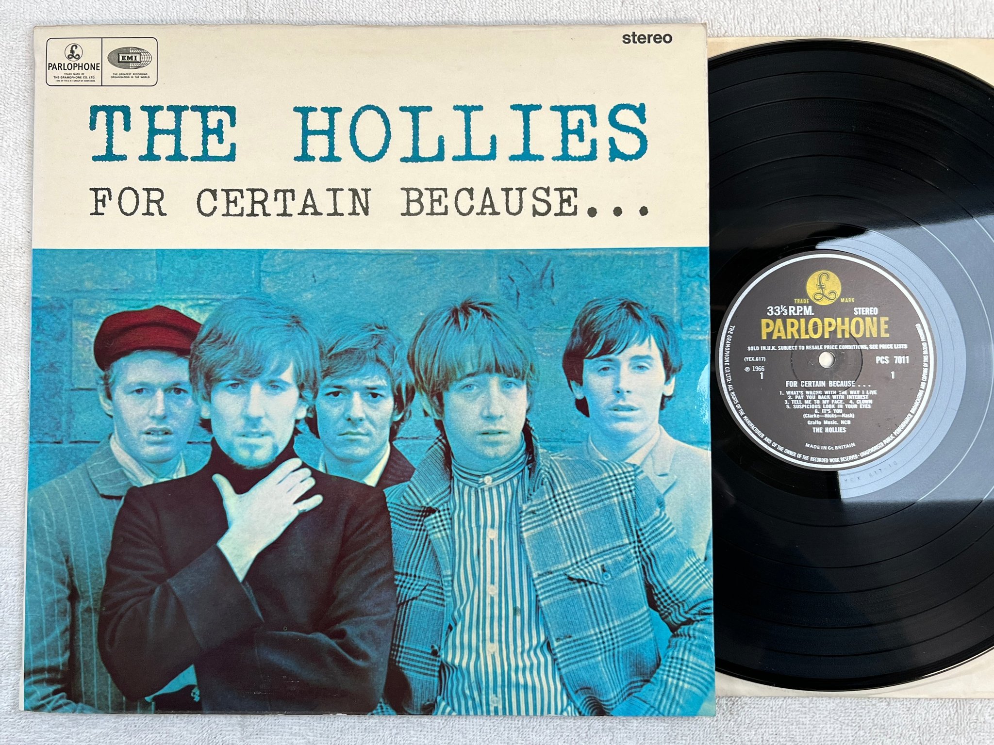 Omslagsbild för skivan THE HOLLIES for certain because... LP -66 UK PARLOPHONE PCS 7011