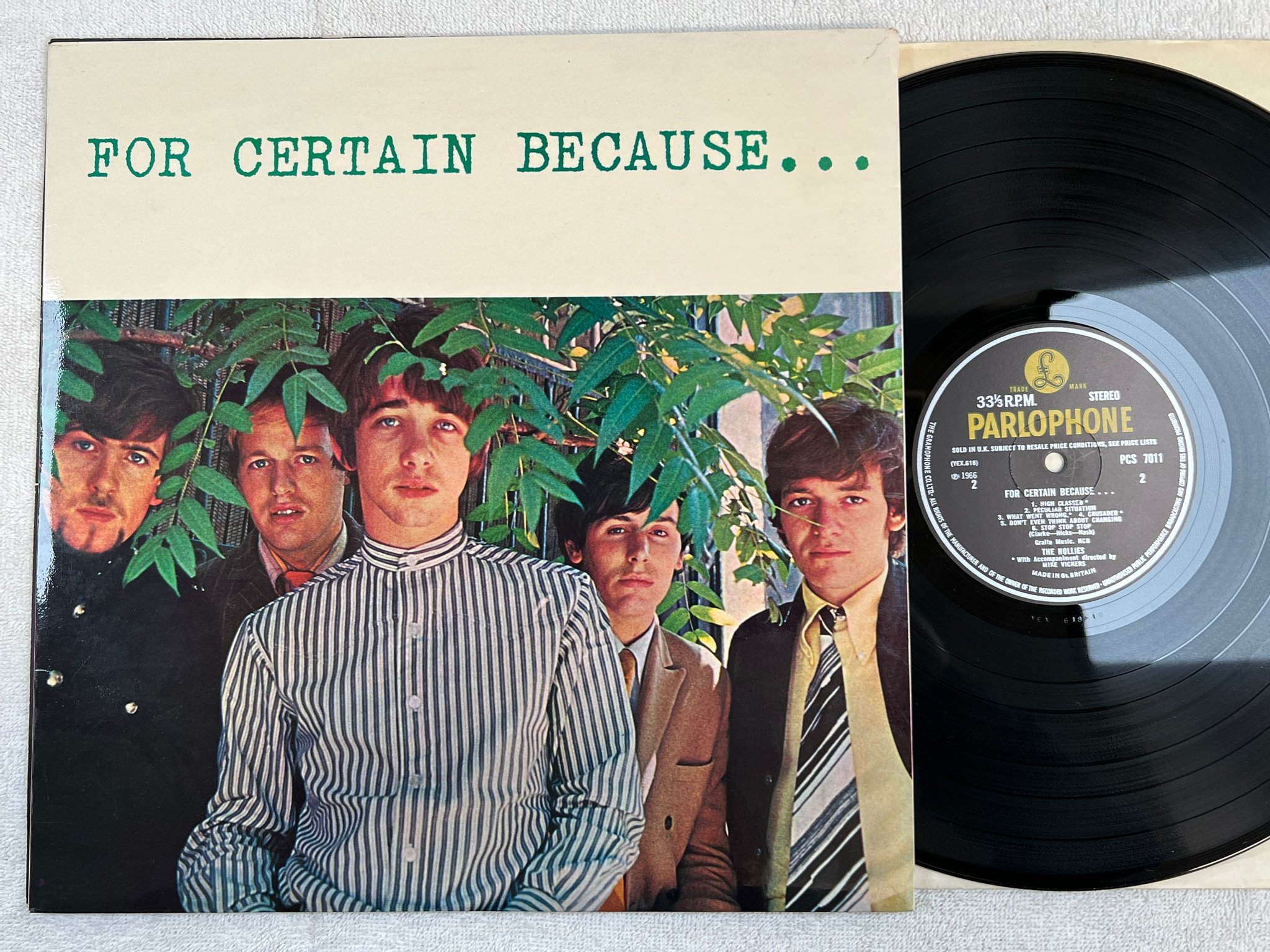 Omslagsbild för skivan THE HOLLIES for certain because... LP -66 UK PARLOPHONE PCS 7011